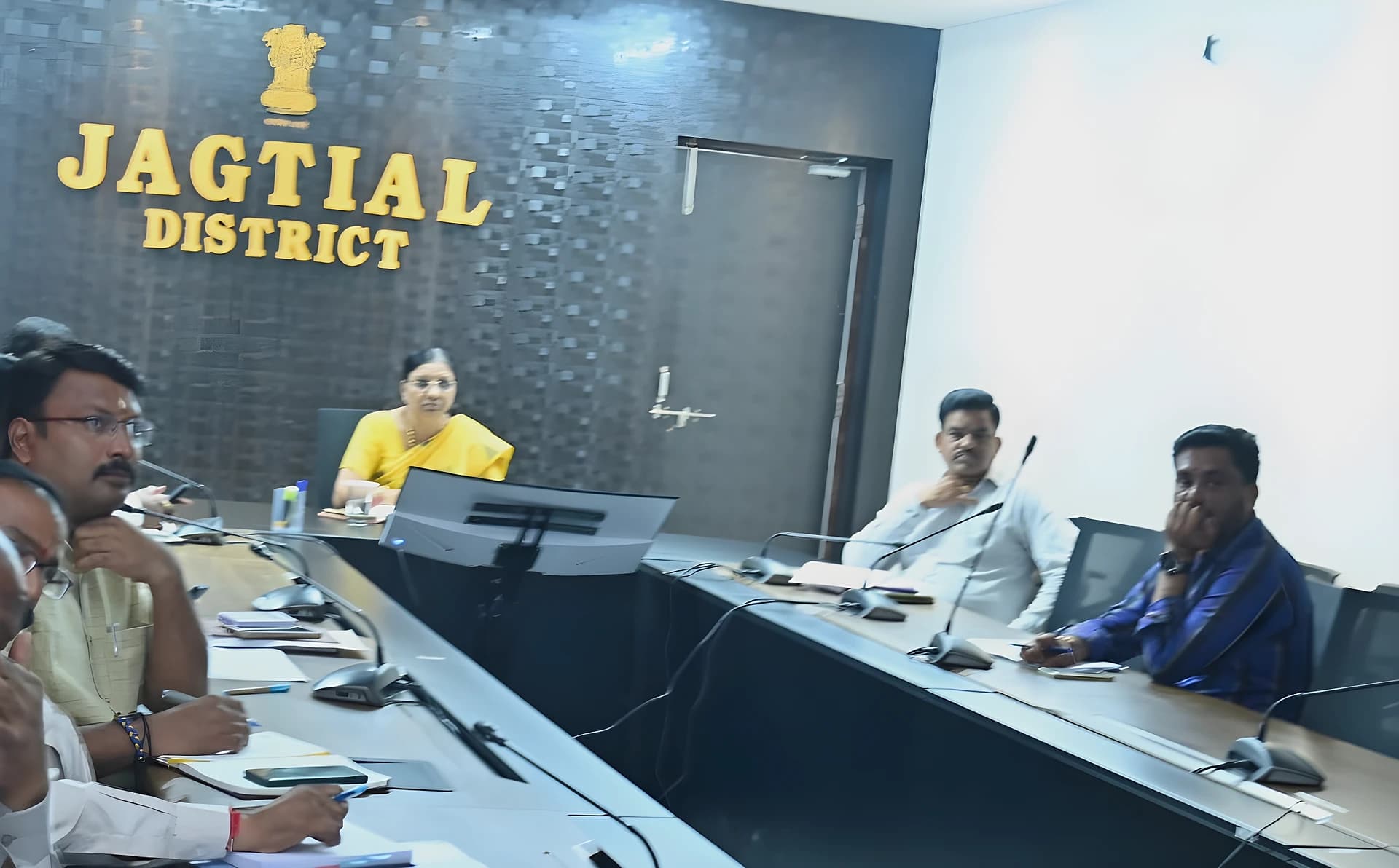 జగిత్యాలలో 1.5లక్షల ఓటర్లకు నోటీసులు!