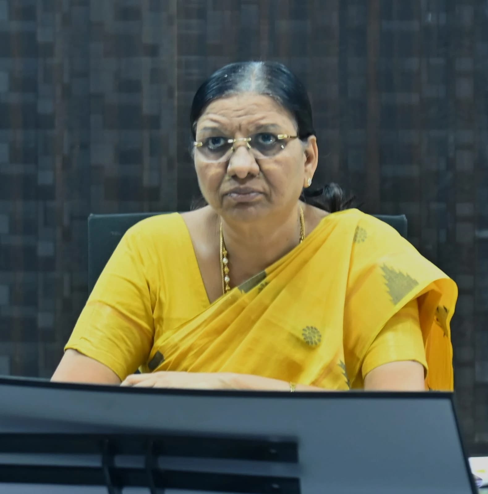 జగిత్యాలలో 1.5లక్షల ఓటర్లకు నోటీసులు!