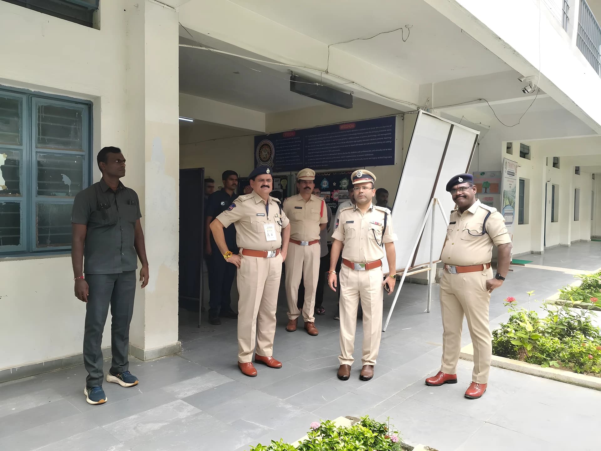 పెద్దపల్లిలో నీట్-పీజీ పరీక్షా కేంద్రాల తనిఖీ