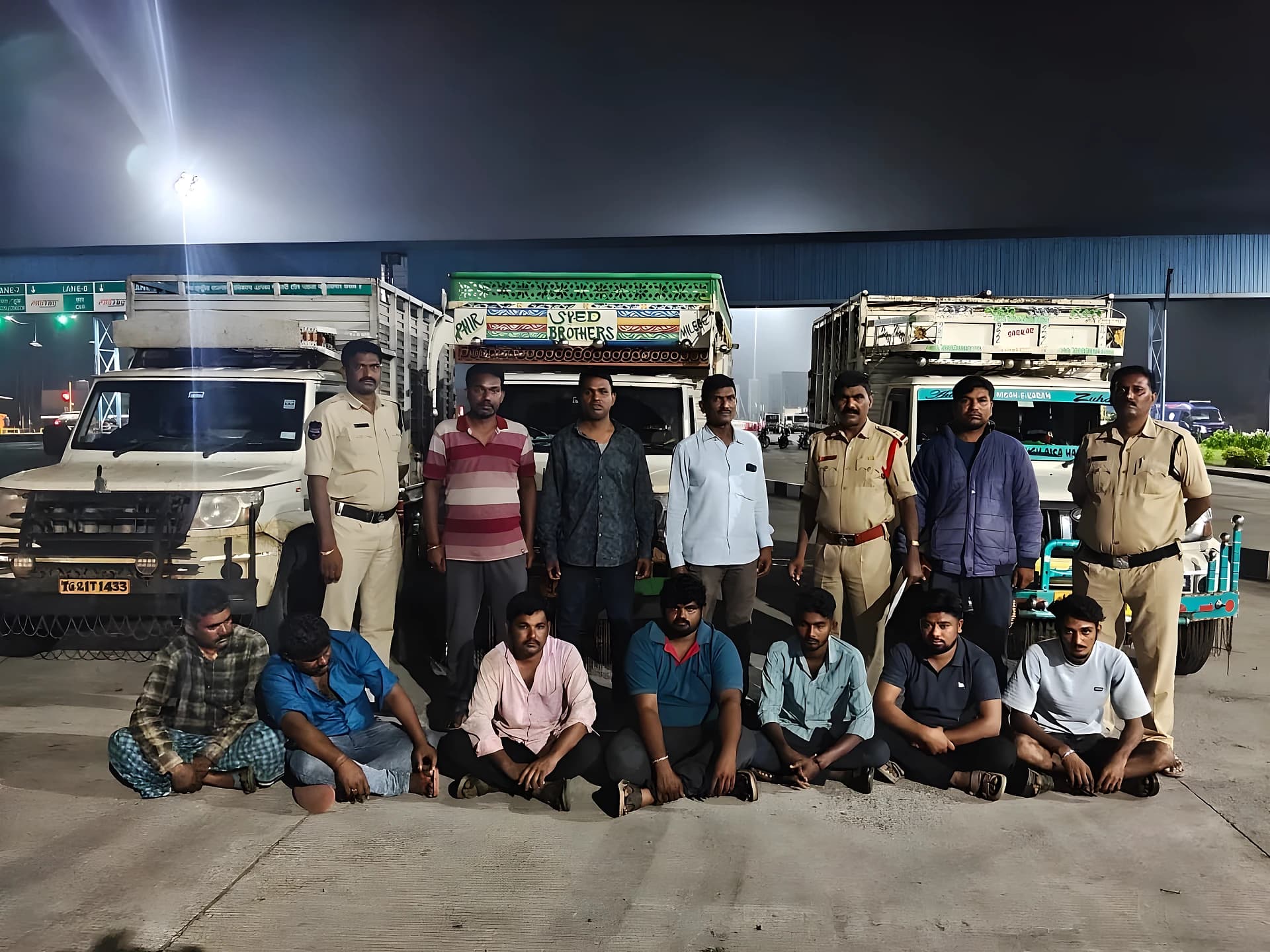 పశువుల అక్రమ తరలింపుపై పోలీసుల దాడులు