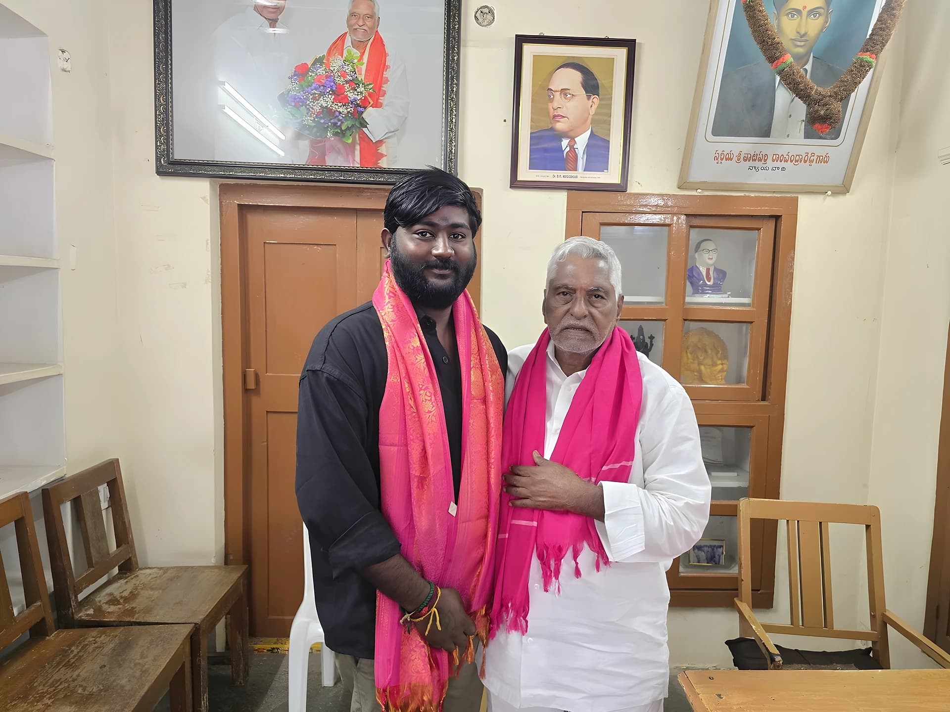 BRSలో చేరిన NSUI మాజీ అధ్యక్షుడు