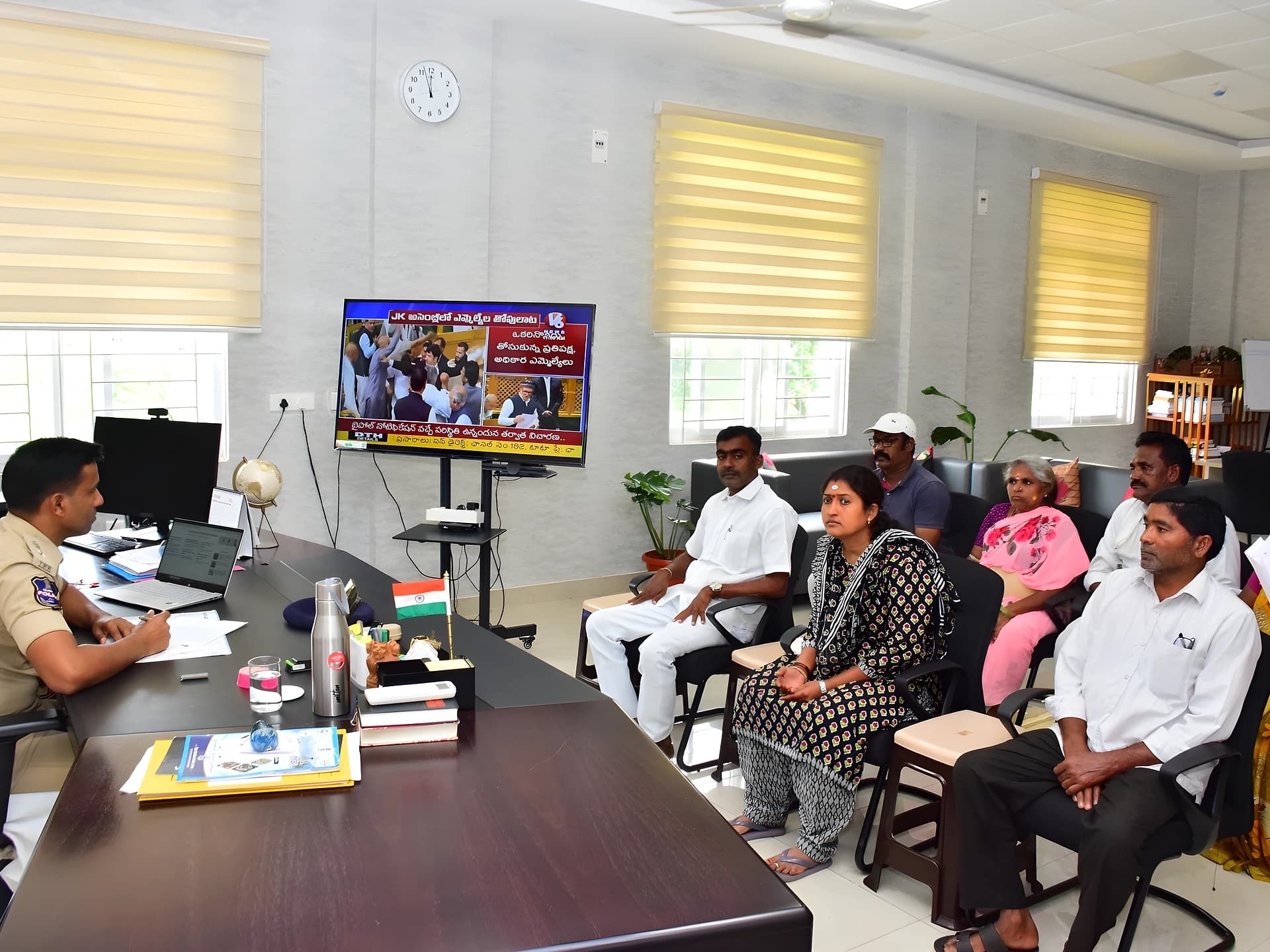 గ్రీవెన్స్ డేలో ఫిర్యాదులు స్వీకరించిన ఎస్పీ