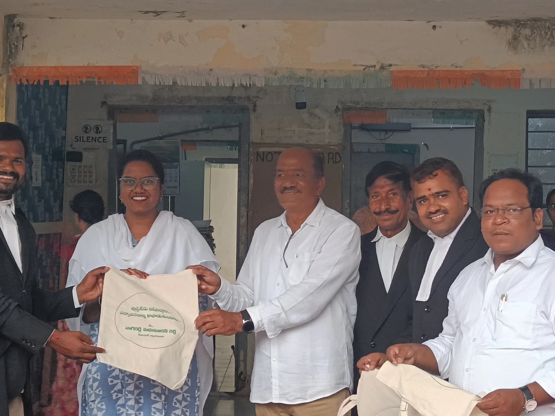 జడ్జి సూపర్ మెసేజ్.. ప్లాస్టిక్ వద్దు!