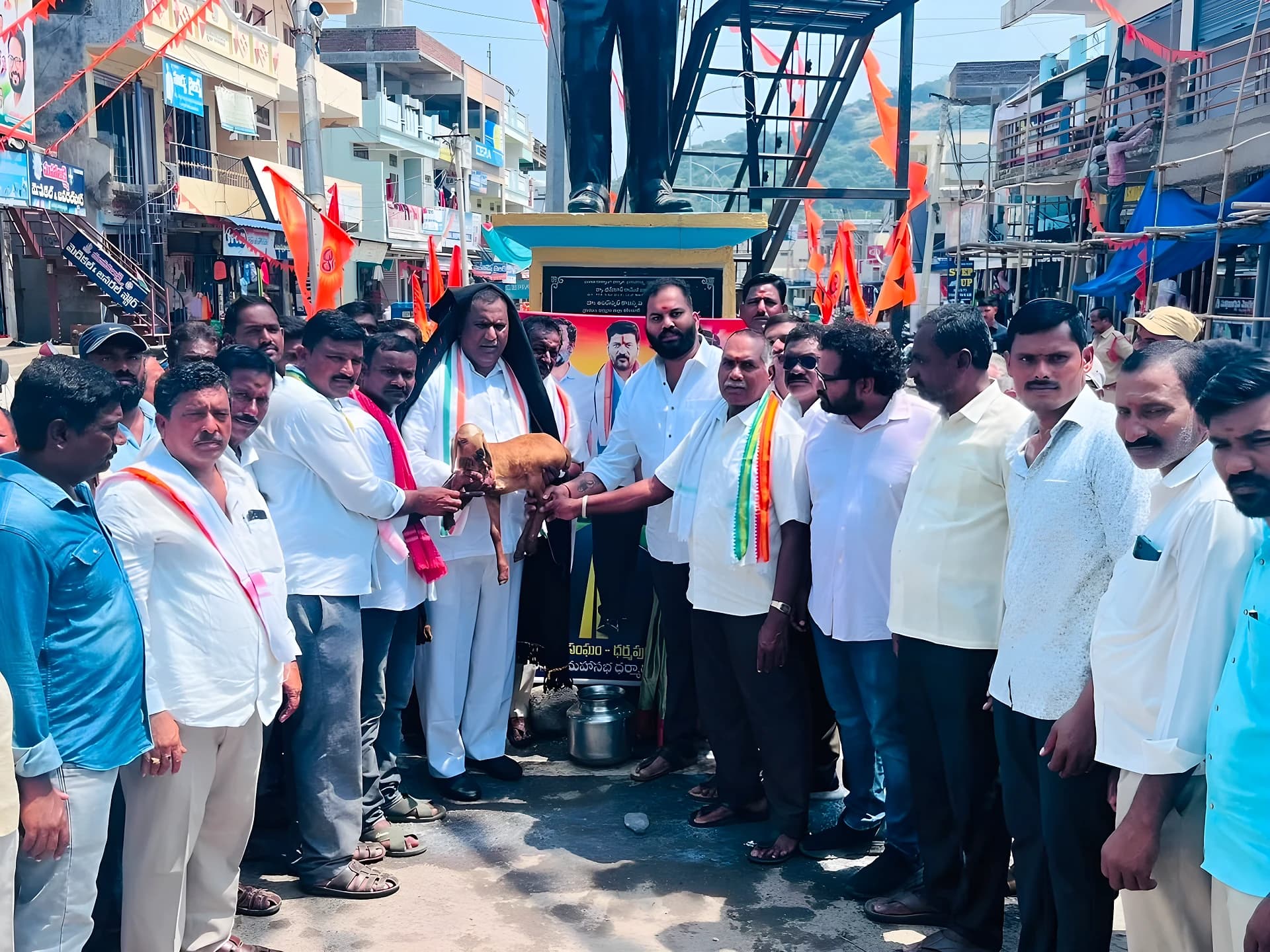 ధర్మారంలో సీఎం చిత్రపటానికి పాలాభిషేకం