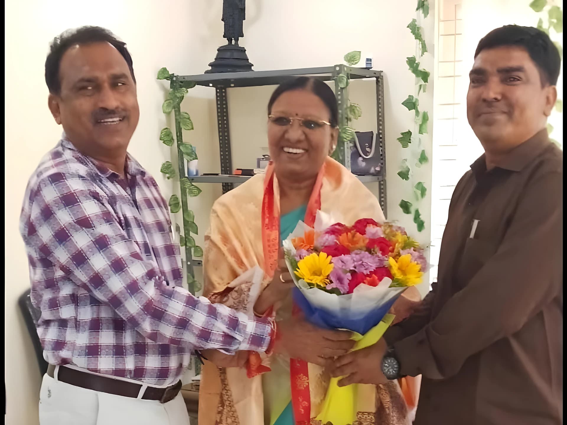 అదనపు కలెక్టర్ బీఎస్ లతకు ఘన వీడ్కోలు