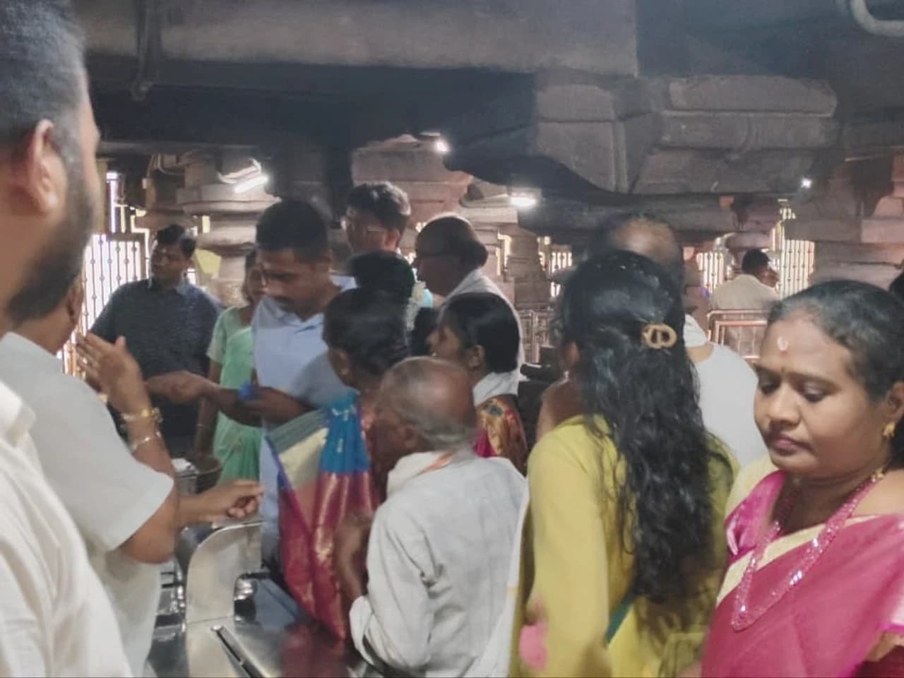 ధర్మపురి లక్ష్మీనరసింహుడి దర్శనానికి పోటెత్తిన భక్తులు
