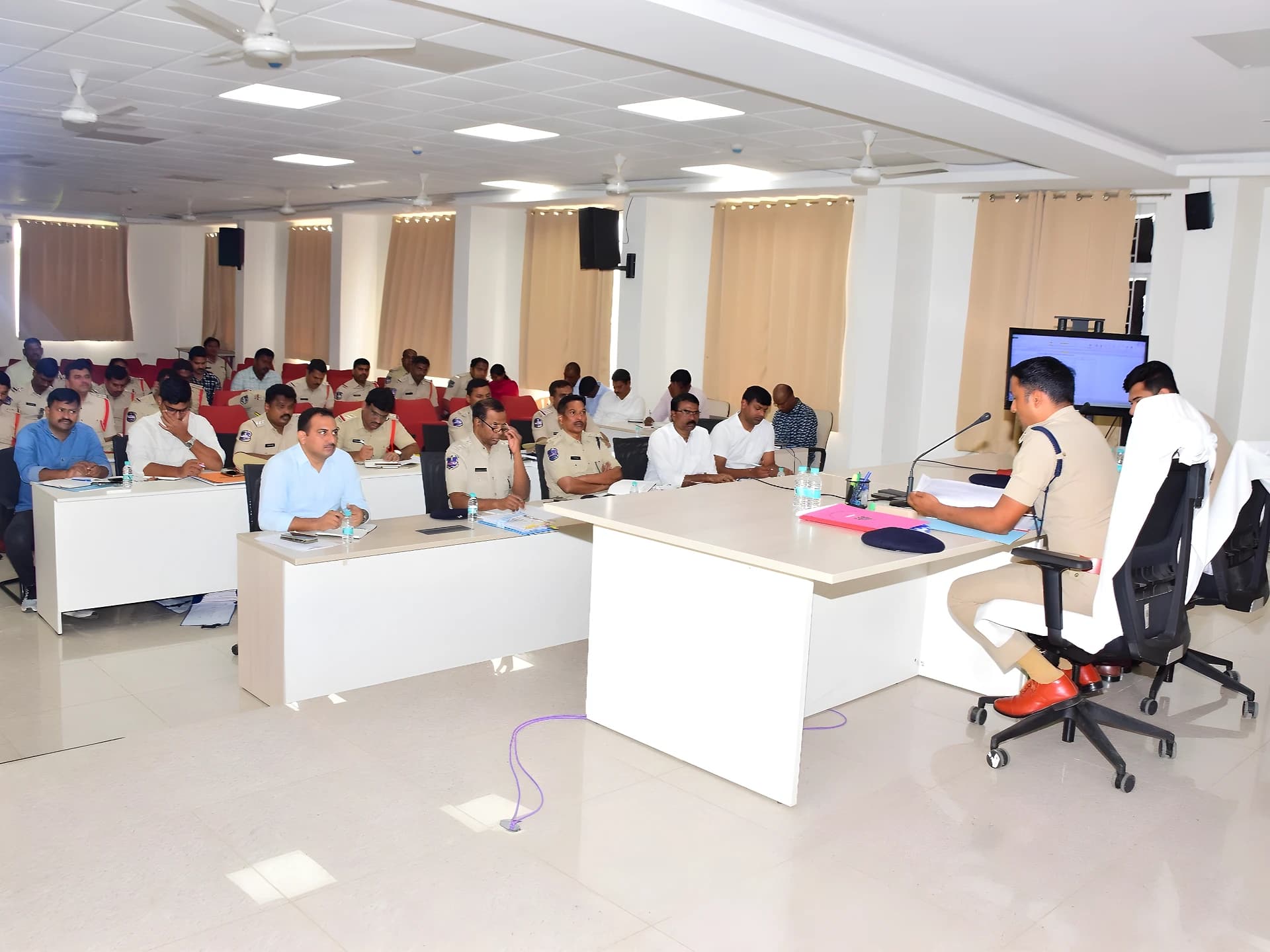 పెండింగ్ కేసులు త్వరగా సాల్వ్ చేయాలి