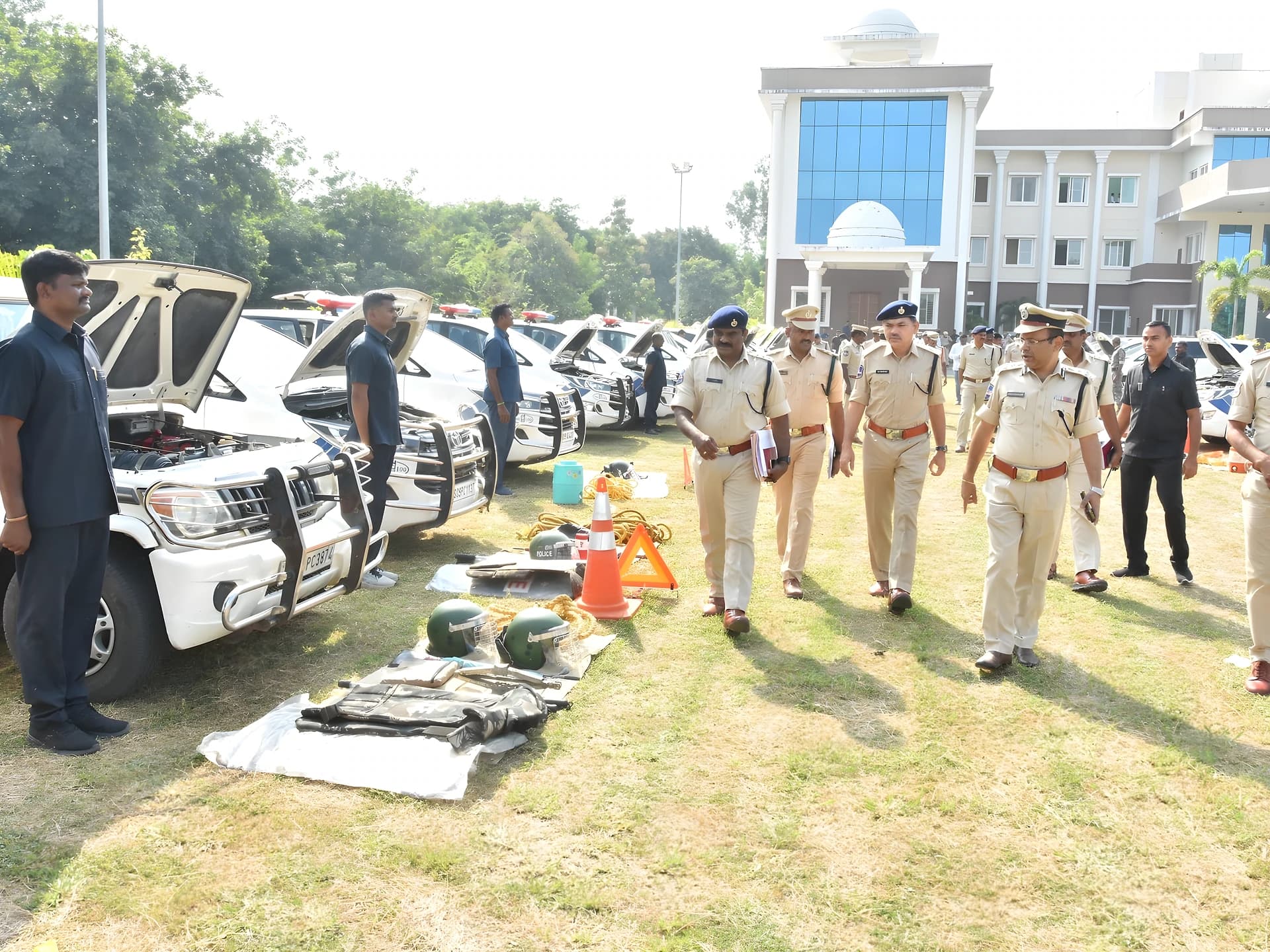 పోలీస్ వాహనాలపై ప్రత్యేక దృష్టి