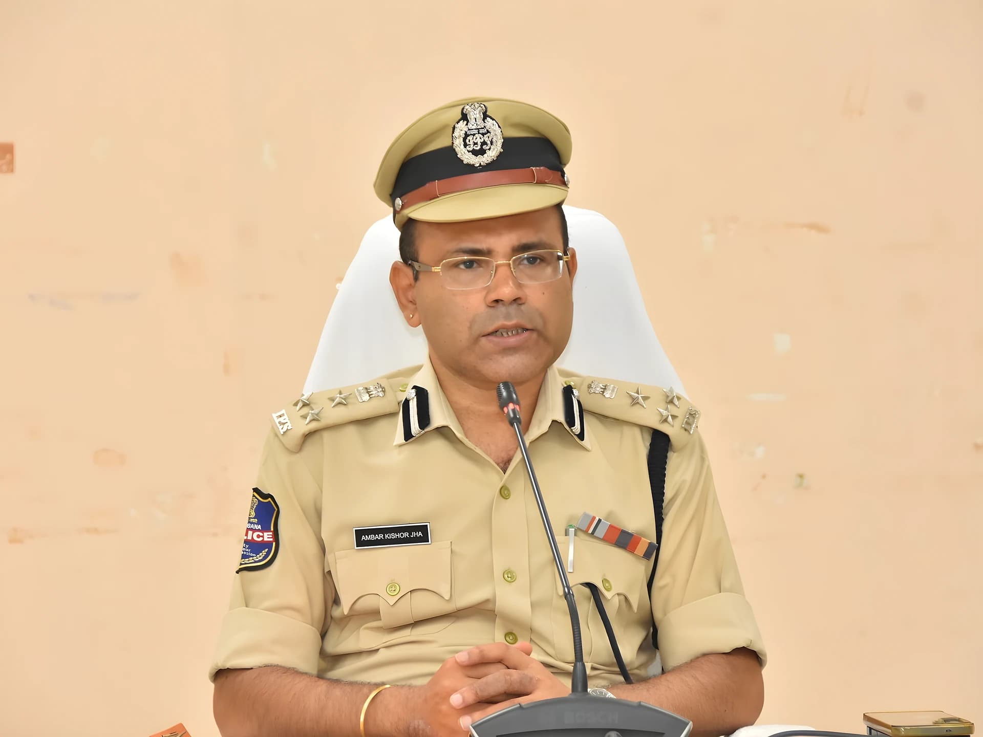 నేర నియంత్రణకు పటిష్ట చర్యలు చేపట్టాలి: సీపీ