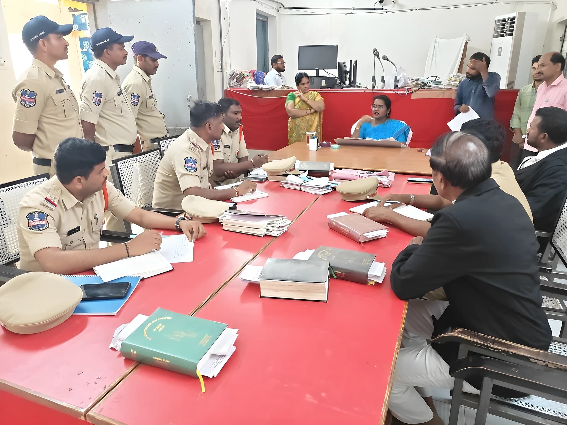 'పెండింగ్ కేసులను త్వరగా పరిష్కరించాలి'