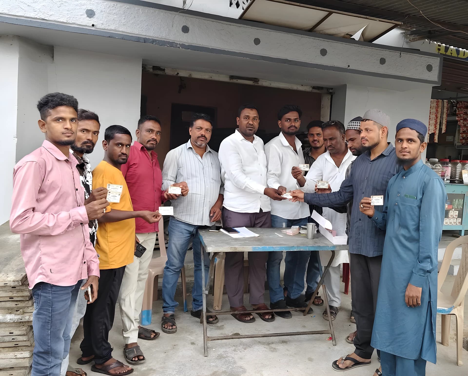 ఆసిఫాబాద్లో స్మార్ట్ రేషన్ కార్డుల పంపిణీ