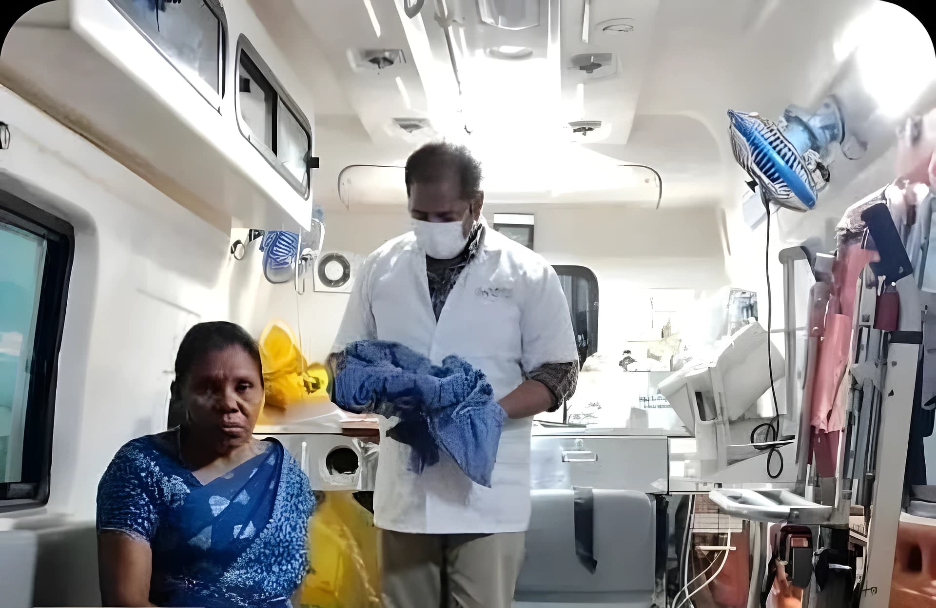 అంబులెన్స్లోనే డెలివరీ 🚑