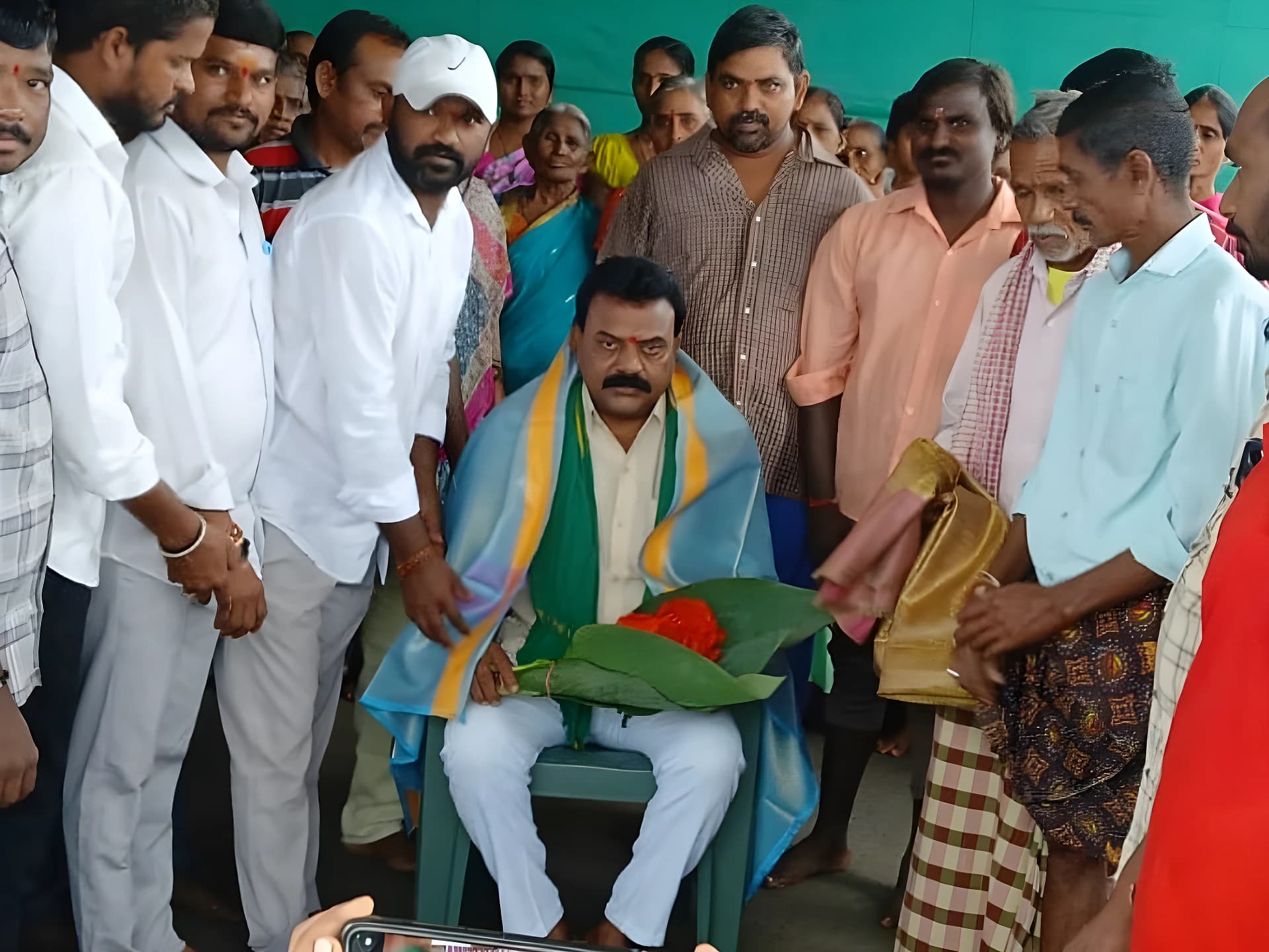సొంత ఖర్చుతో గణేష్ మండపం