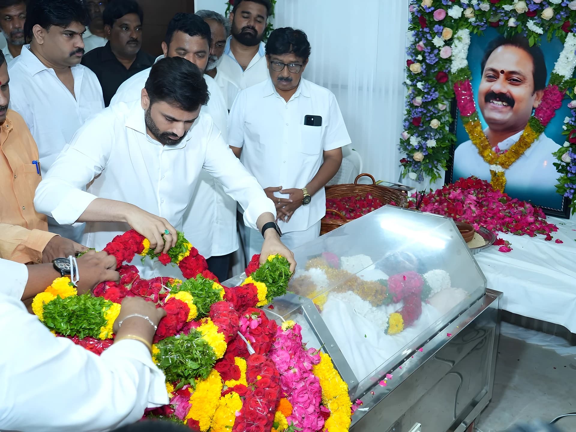 ఆళ్ల నాని మృతికి ఎంపీ పుట్టా నివాళి..!
