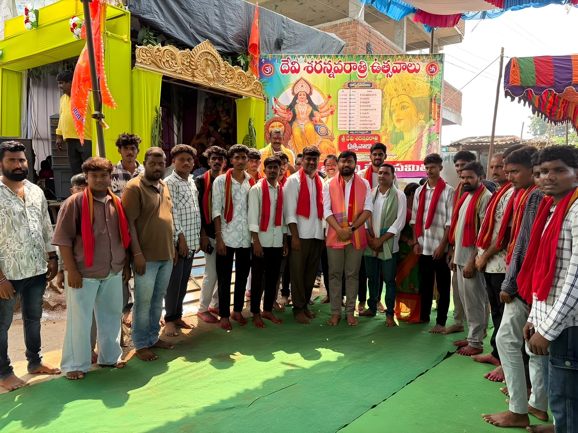 తెలంగాణ ప్రజల కోసం పూజలు