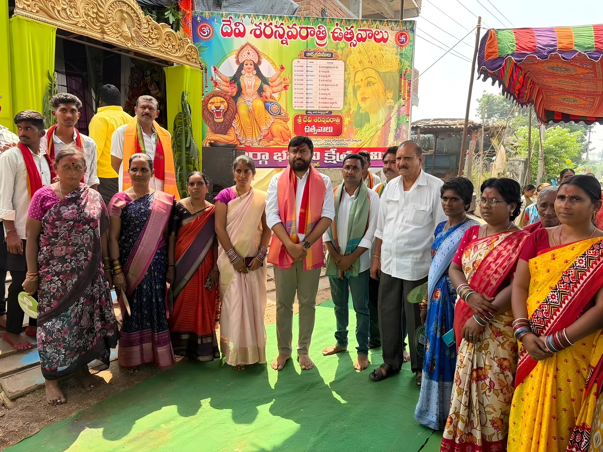తెలంగాణ ప్రజల కోసం పూజలు