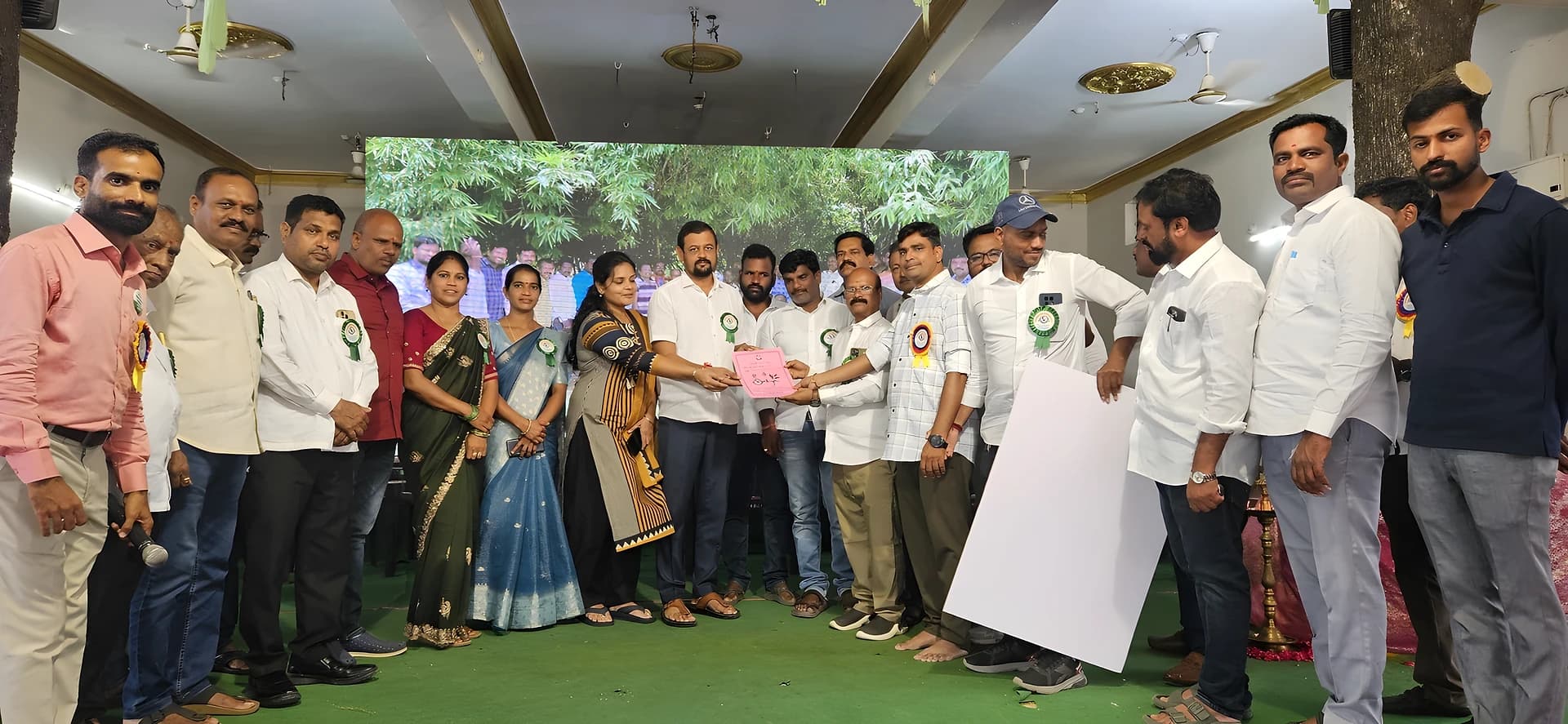 హామీని నెరవేర్చిన కామారెడ్డి ఎమ్మెల్యే