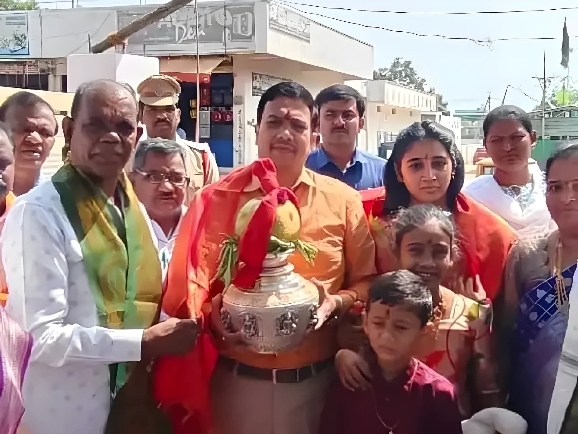 అమ్మవారి సేవలో ఎస్పీ దంపతులు.. ప్రత్యేక పూజలు!