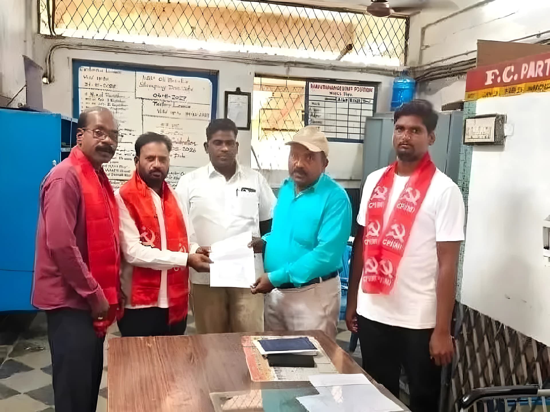 అదనపు చార్జీలను రద్దు చేయాలి