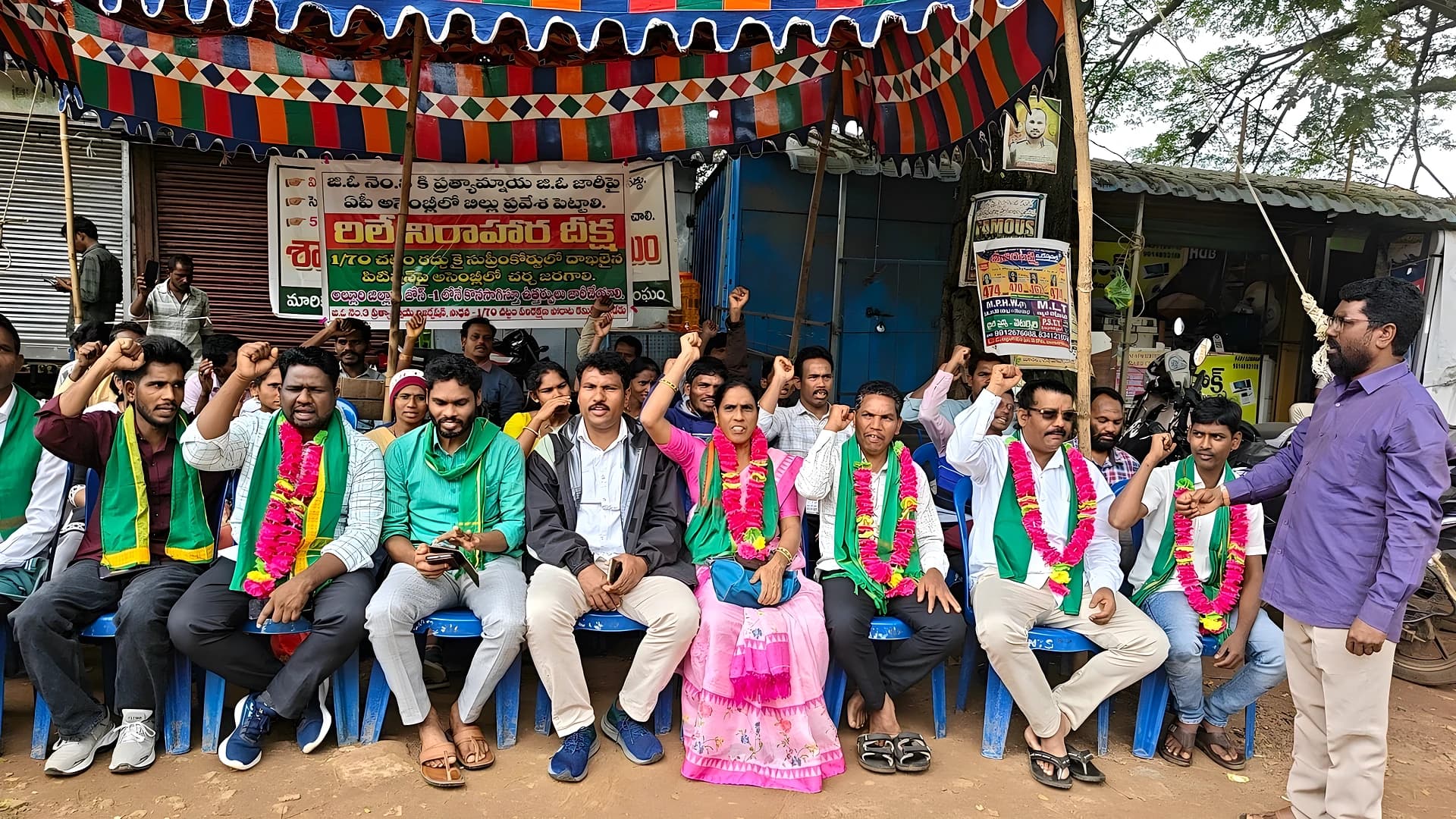 ఆదివాసీలకు వందశాతం రిజర్వేషన్ కోసం రిలే నిరాహార దీక్ష