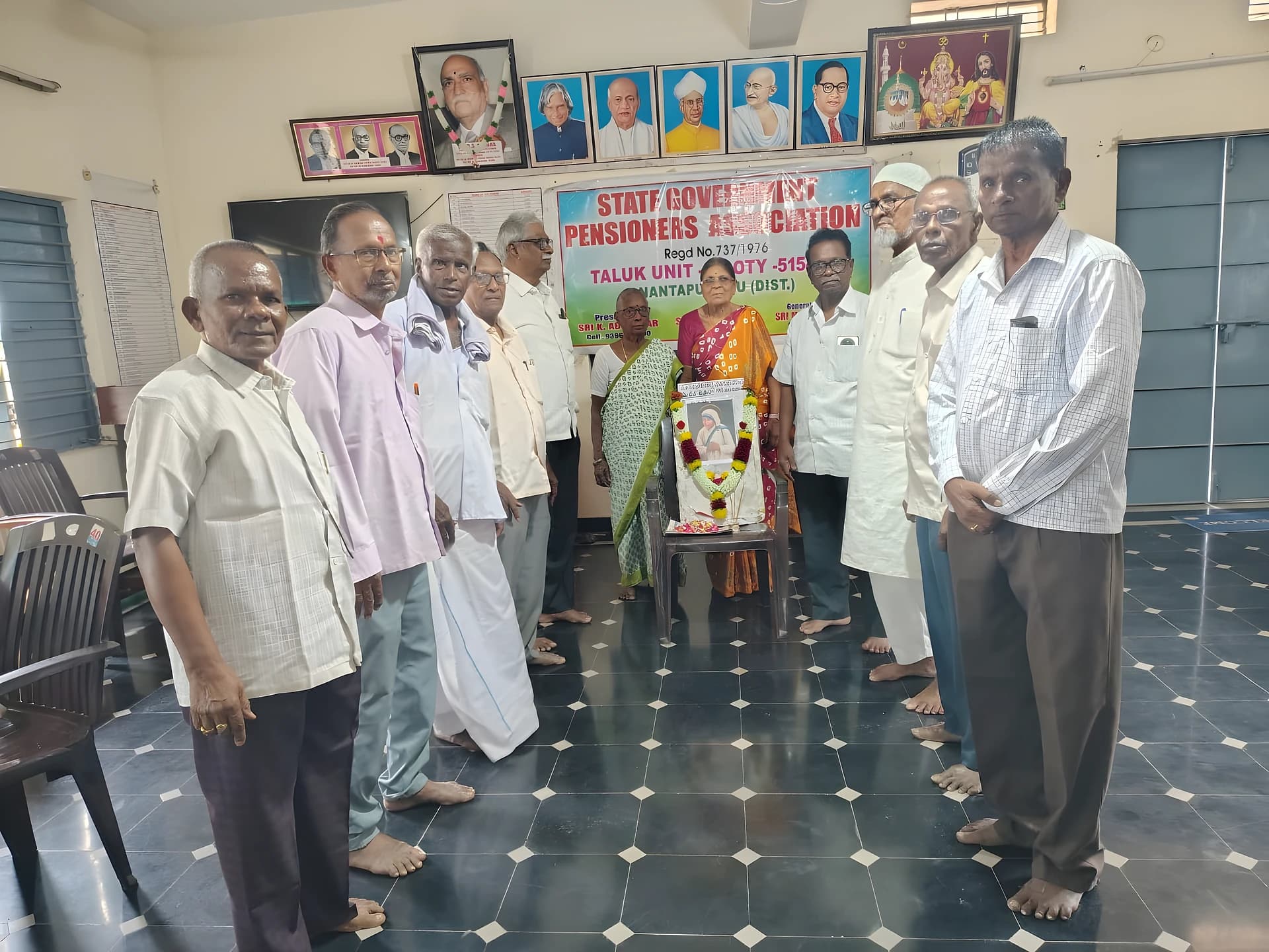 మదర్ థెరిసా సేవలు అందరికీ స్ఫూర్తిదాయకం