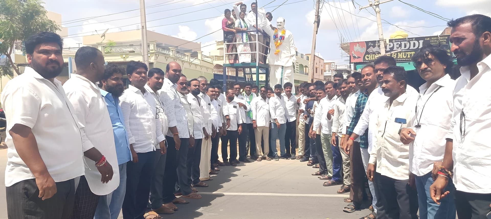 గుత్తిలో వైఎస్సార్కు ఘన నివాళులు