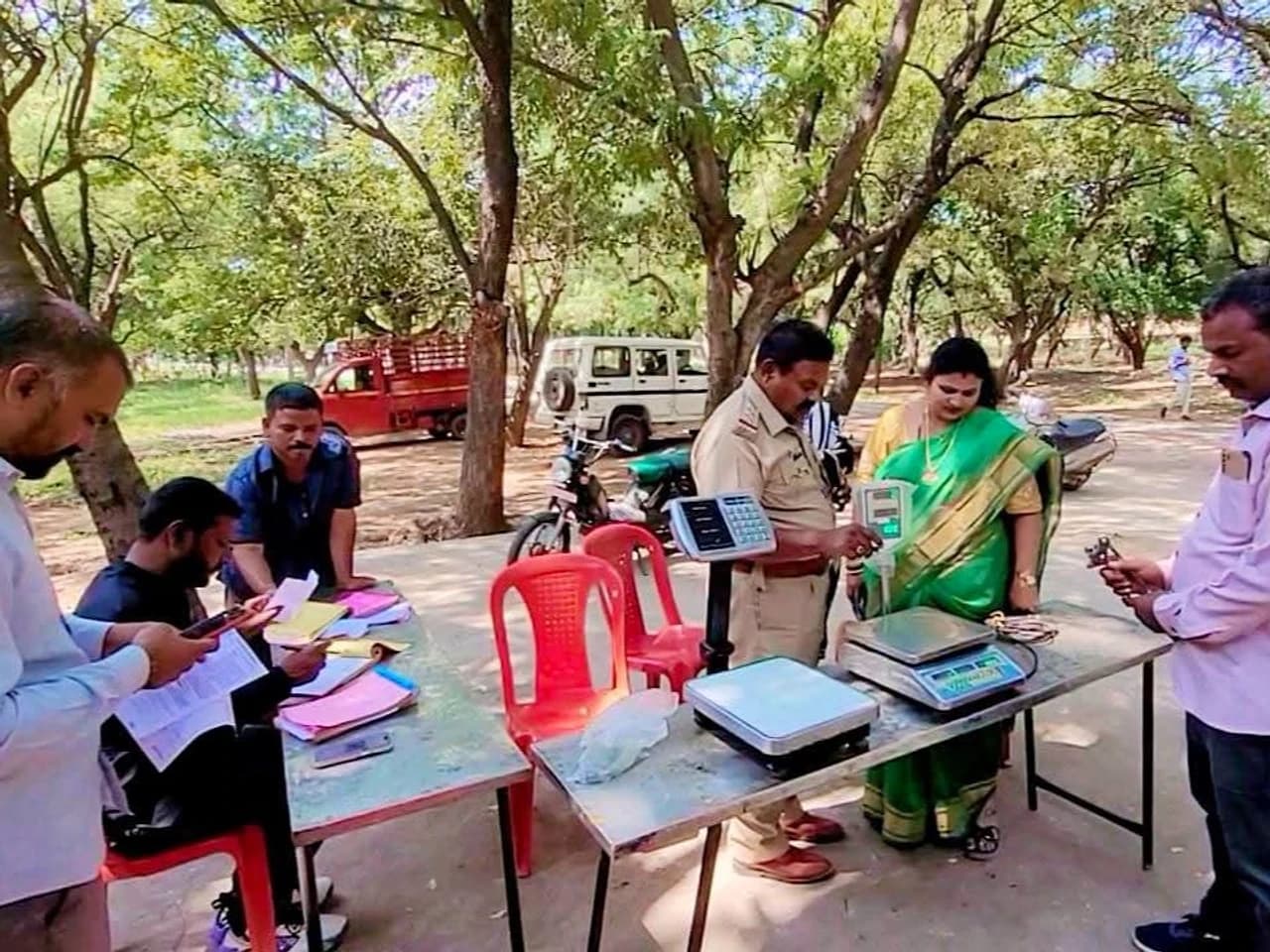 గుంతకల్లు మార్కెట్ యార్డులో తూనికల తనిఖీ