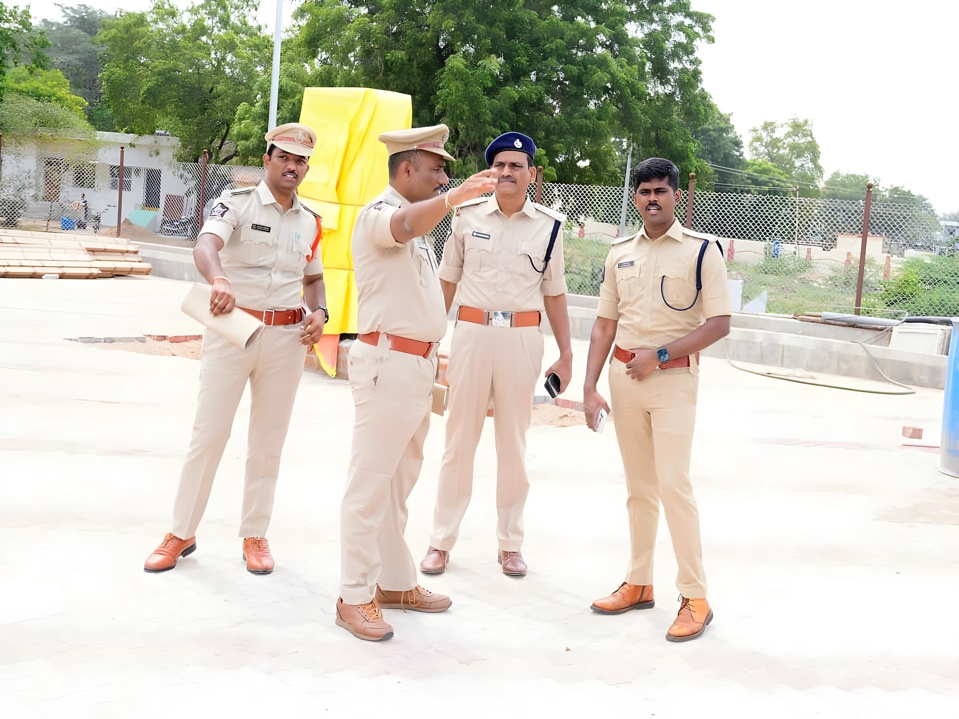 మున్సిపల్ ఎన్నికల ఏర్పాట్లను పరిశీలించిన ఎస్పీ