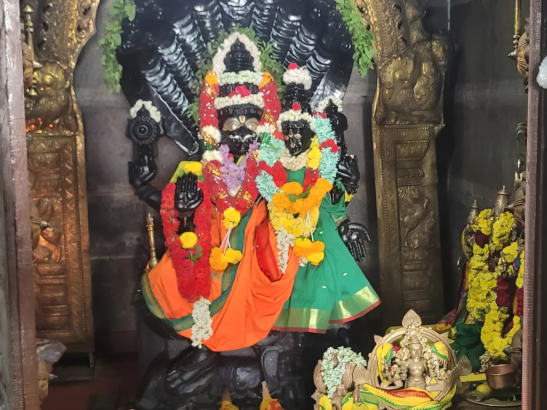ఆలయంలో ప్రత్యేక పూజలు