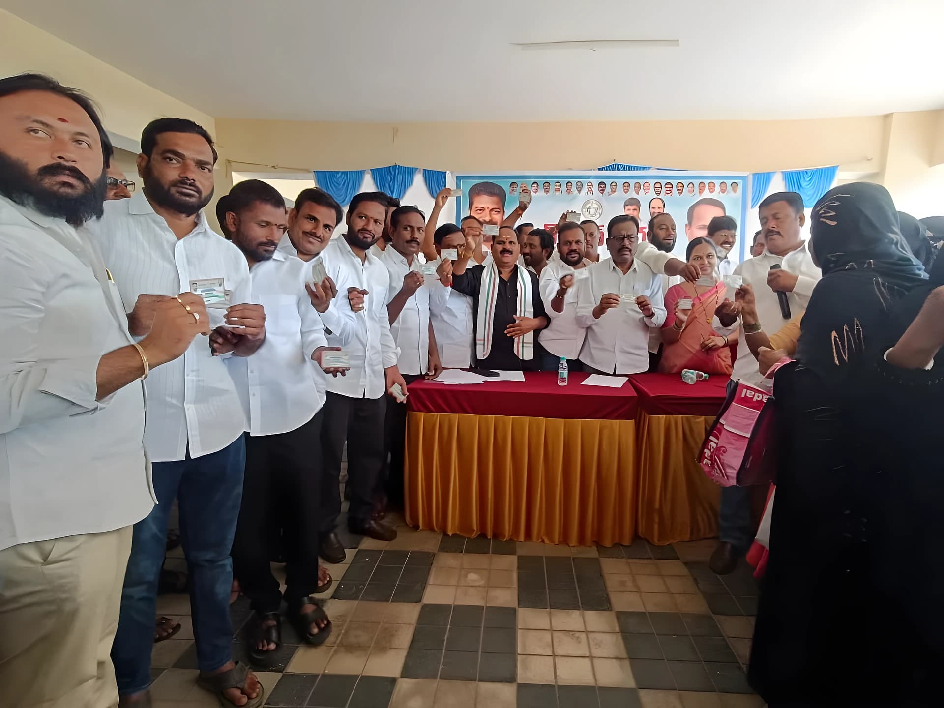 పేదలందరికీ స్మార్ట్ రేషన్ కార్డులు: ఎమ్మెల్యే