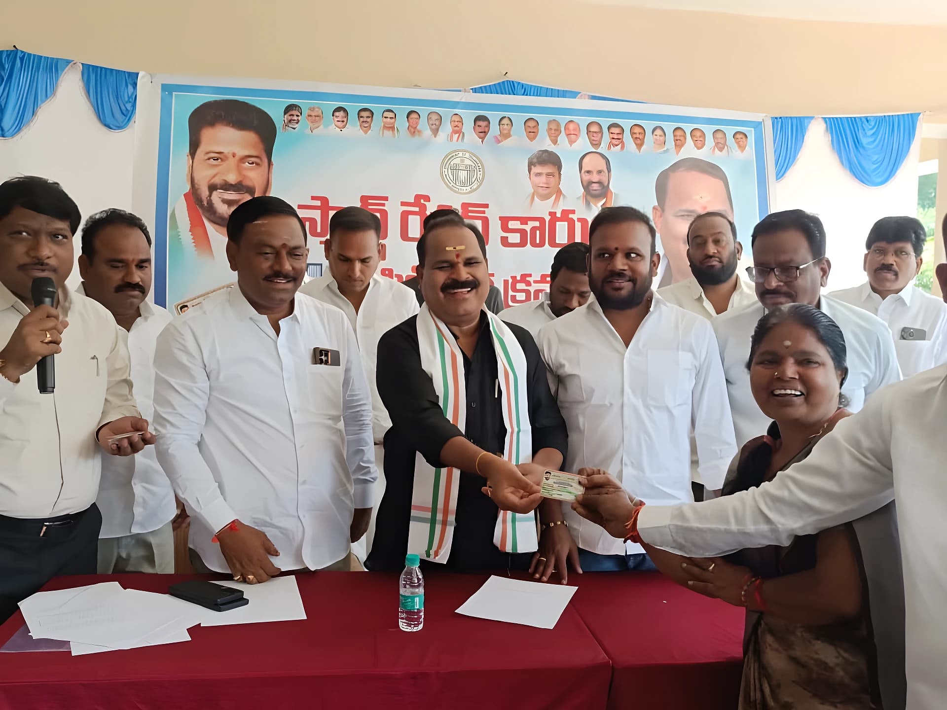 పేదలందరికీ స్మార్ట్ రేషన్ కార్డులు: ఎమ్మెల్యే