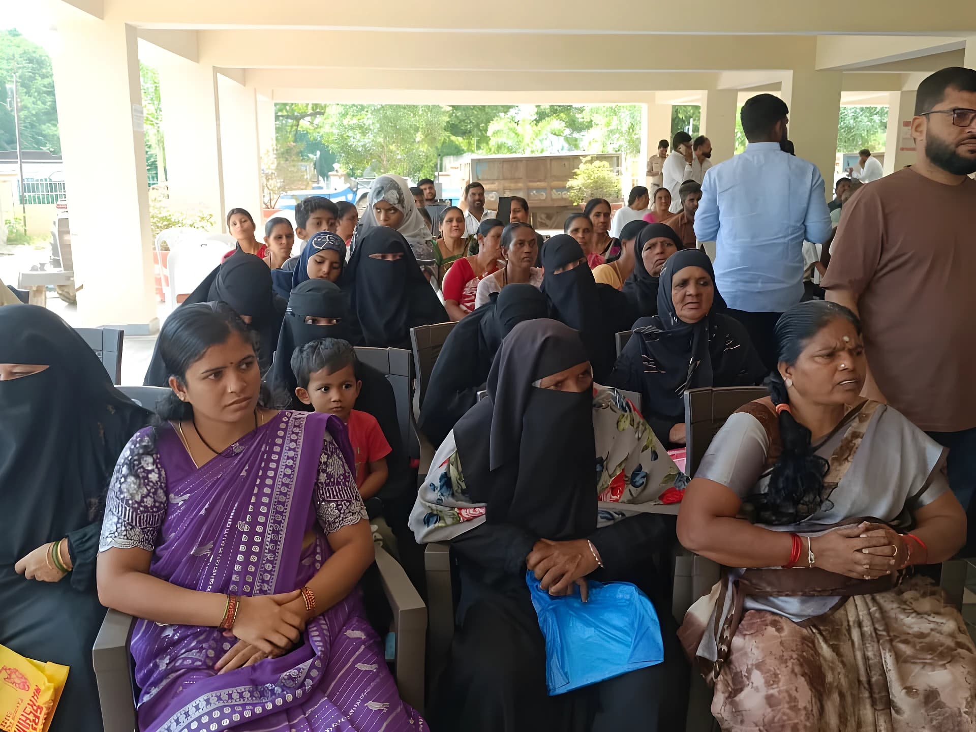 పేదలందరికీ స్మార్ట్ రేషన్ కార్డులు: ఎమ్మెల్యే