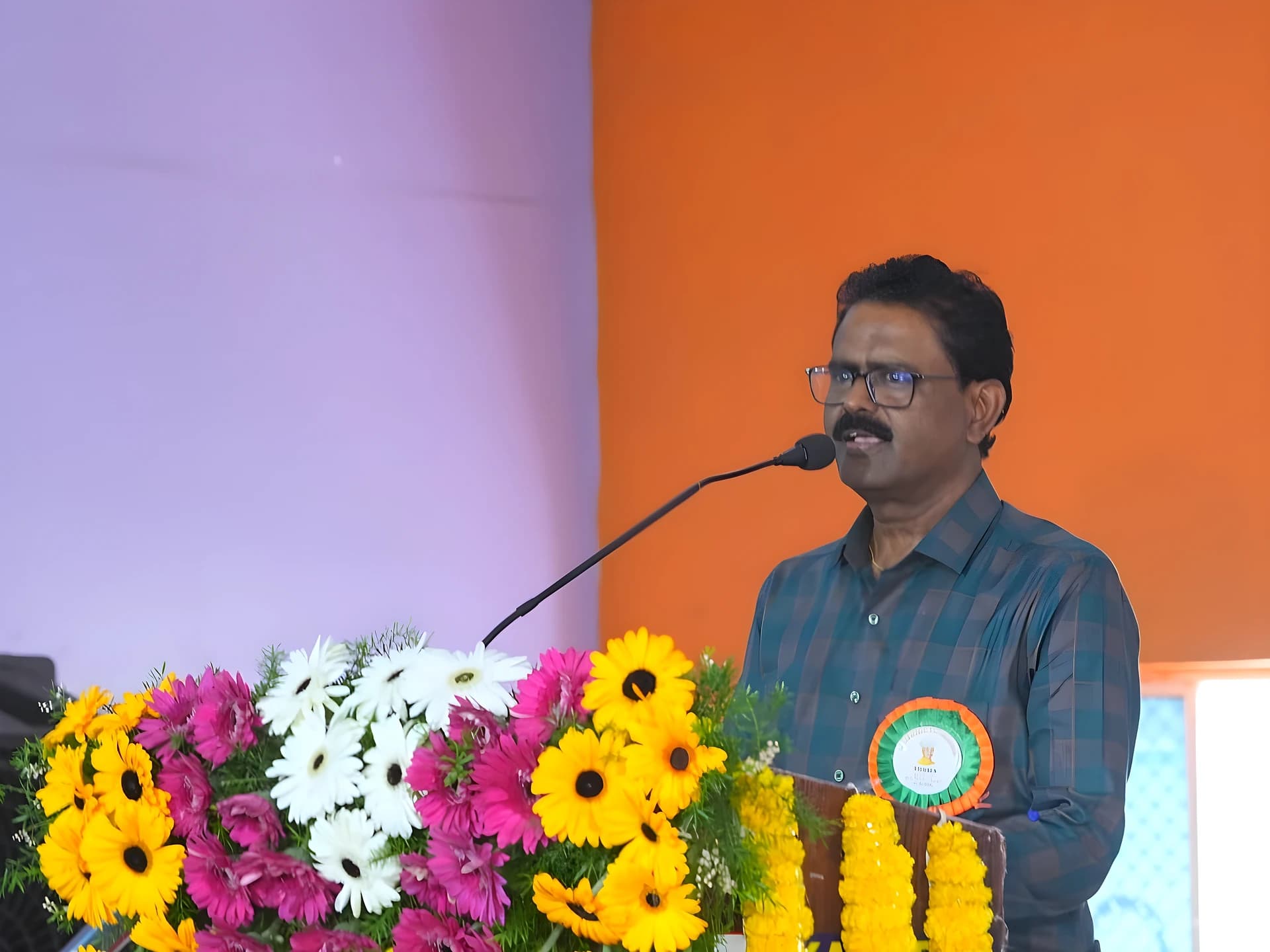 విద్యార్థుల జీవితాల్లో గురువుల పాత్ర కీలకం