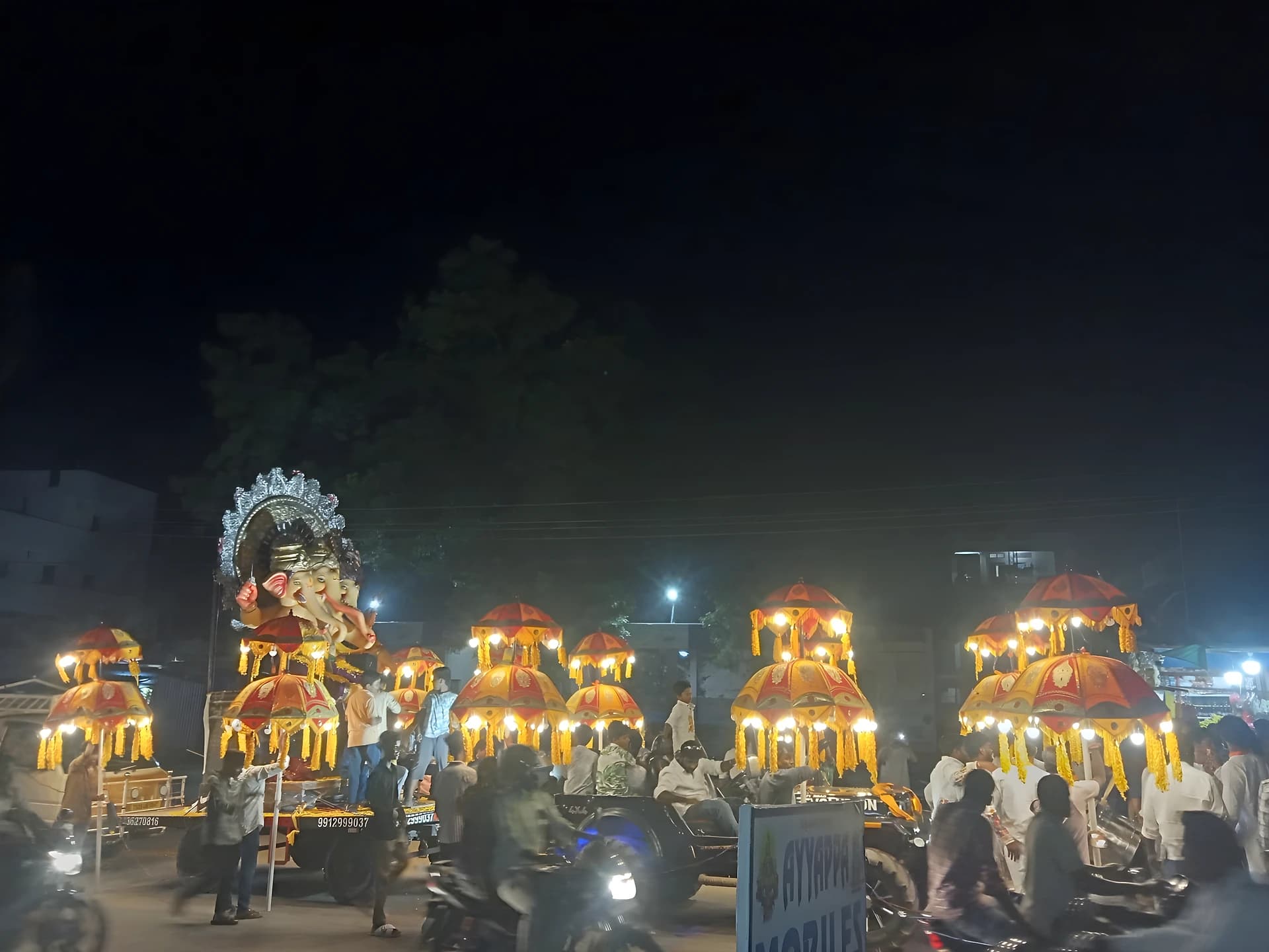 డప్పు చప్పుళ్ల మధ్య కొందుర్గులో గణనాథుడి ఆగమనం