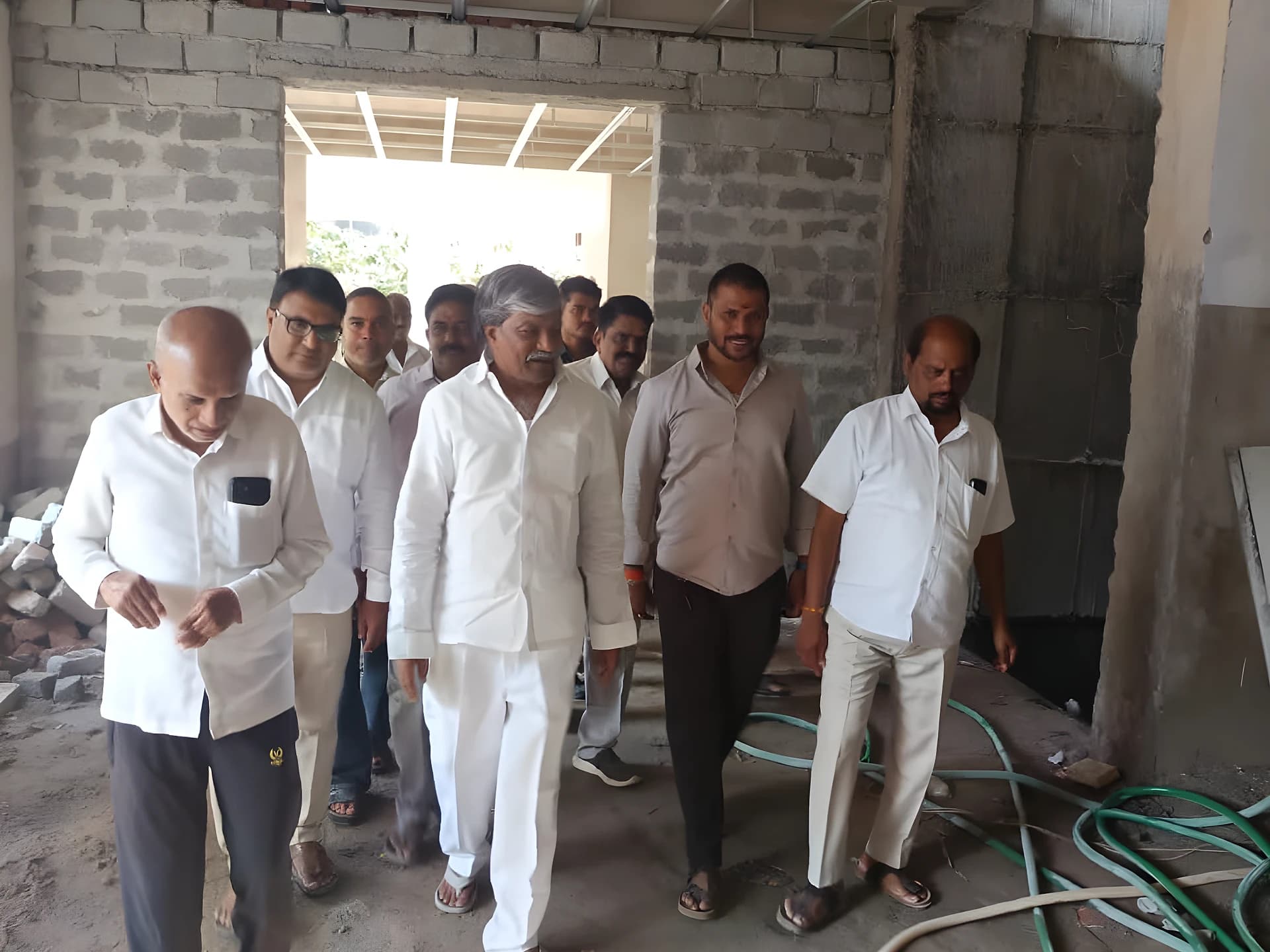 కుట్టి వెల్లోడి ఆసుపత్రి పనుల పరిశీలన