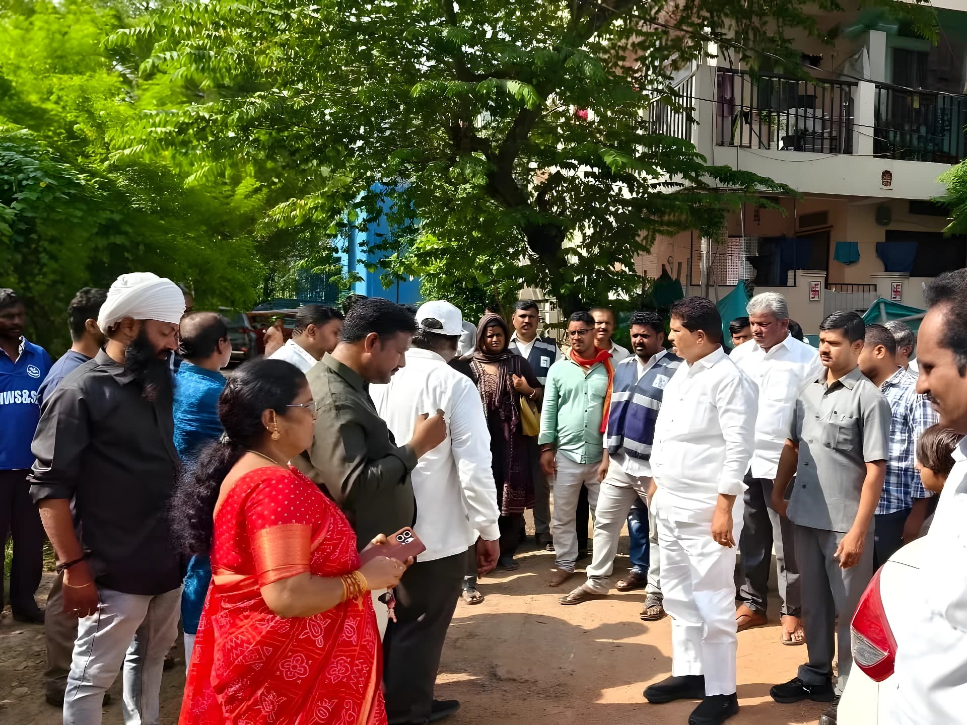 KPHBలో డ్రైనేజీ సమస్య.. అధికారులకు MLA ఆదేశాలు