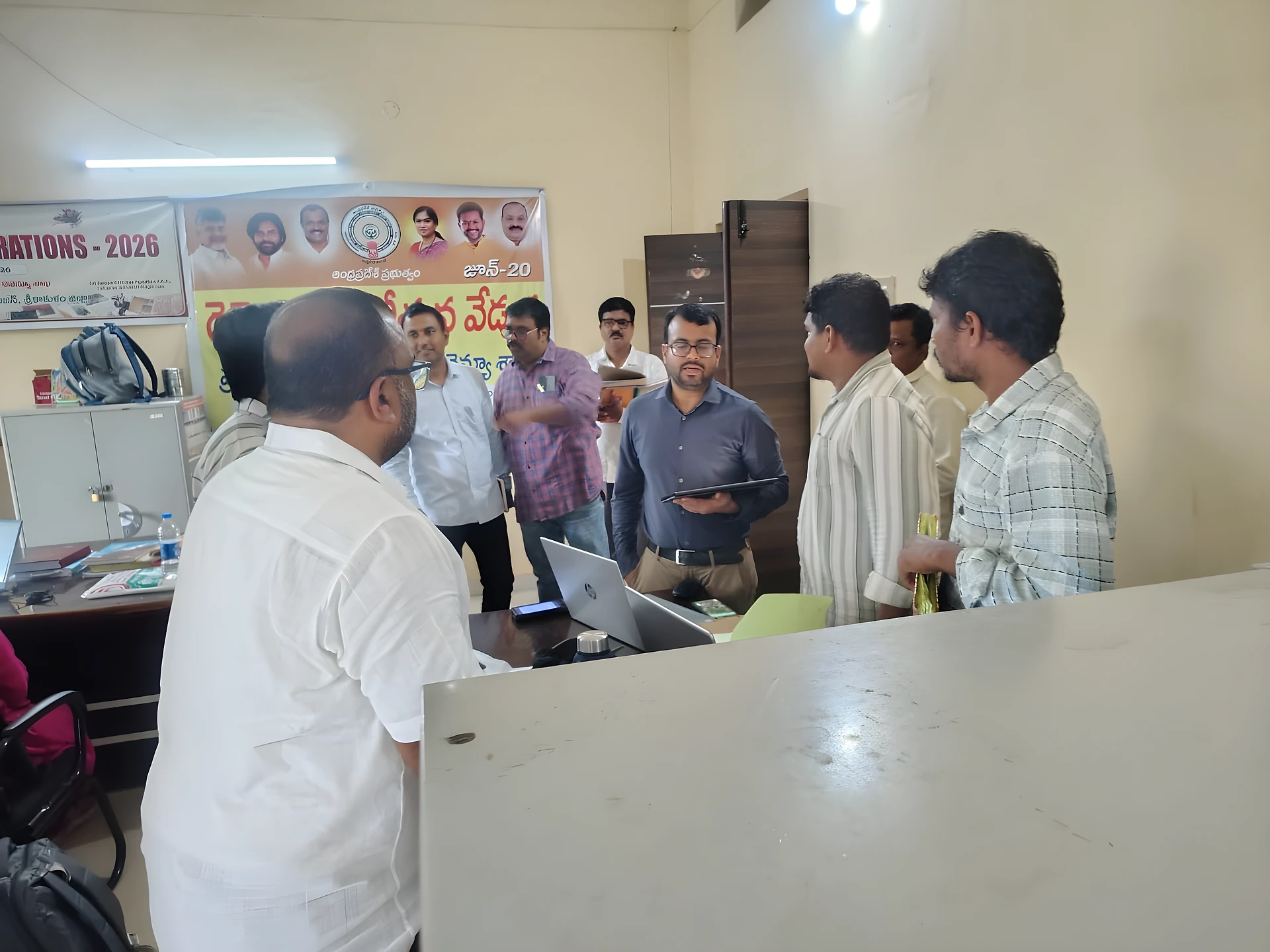 రీ-సర్వే పురోగతి.. మందసలో జాయింట్ కలెక్టర్ సమీక్ష!
