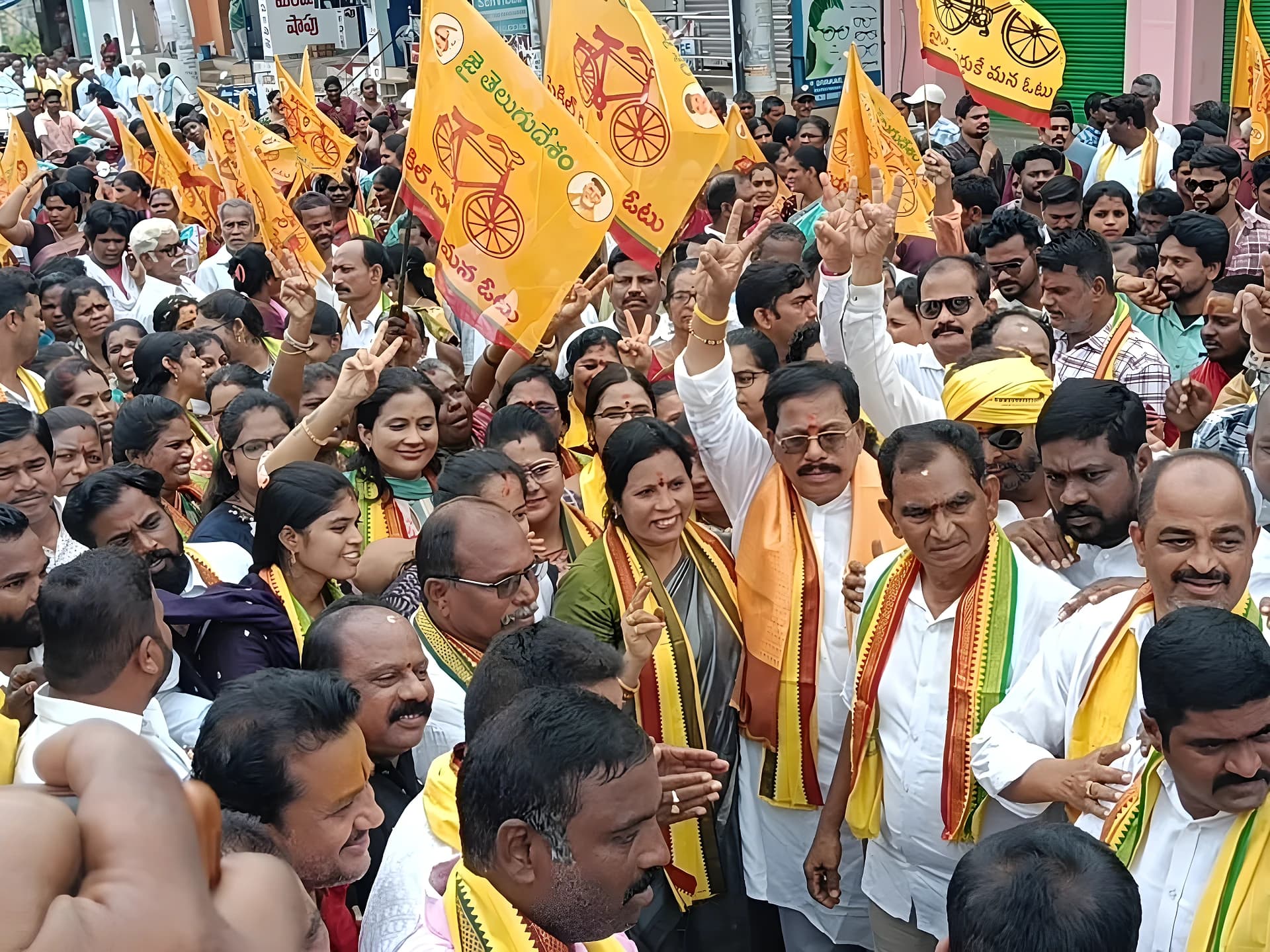 టిడిపి నుంచి వజ్జ గంగాభవాని నామినేషన్