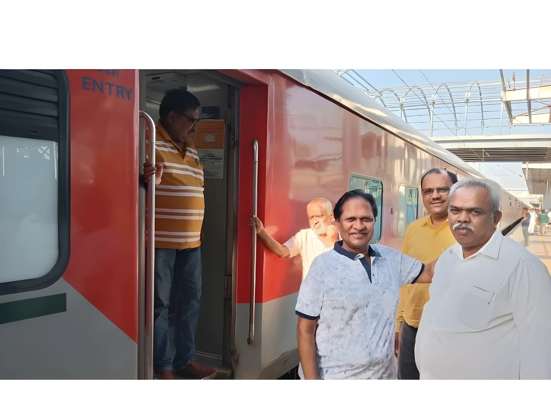 సింగిల్ ట్రాక్ తిప్పలు... దేవగిరి ఎక్స్ప్రెస్ 40 mins లేట్