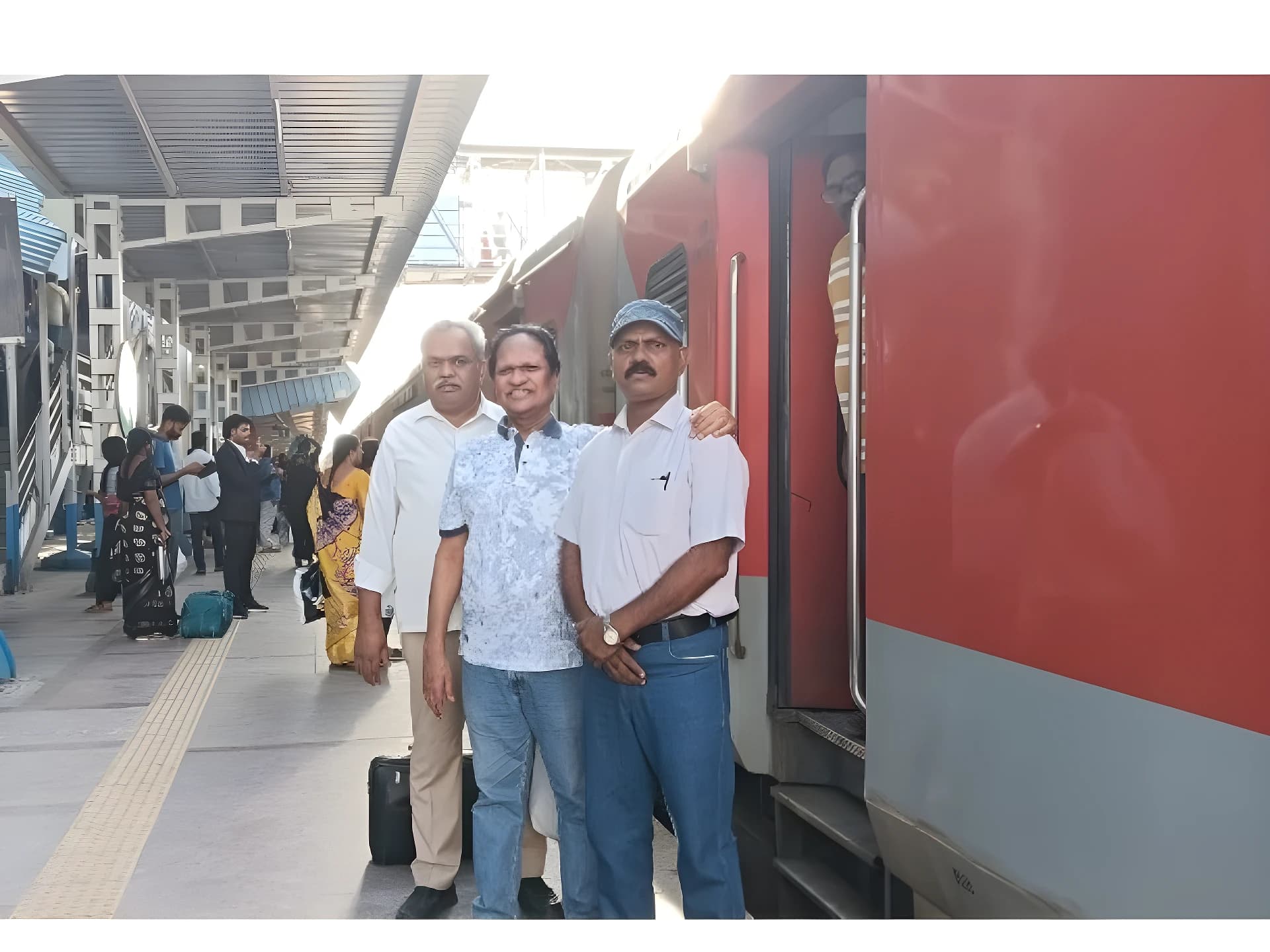 సింగిల్ ట్రాక్ తిప్పలు... దేవగిరి ఎక్స్ప్రెస్ 40 mins లేట్