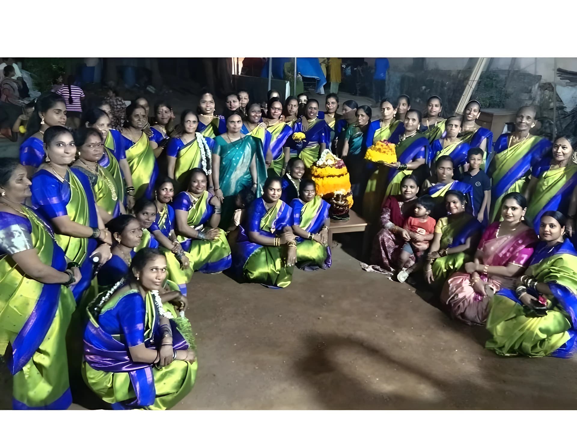 ముంబైలో బతుకమ్మ.. సారి యూనిఫాంలో సందడి!