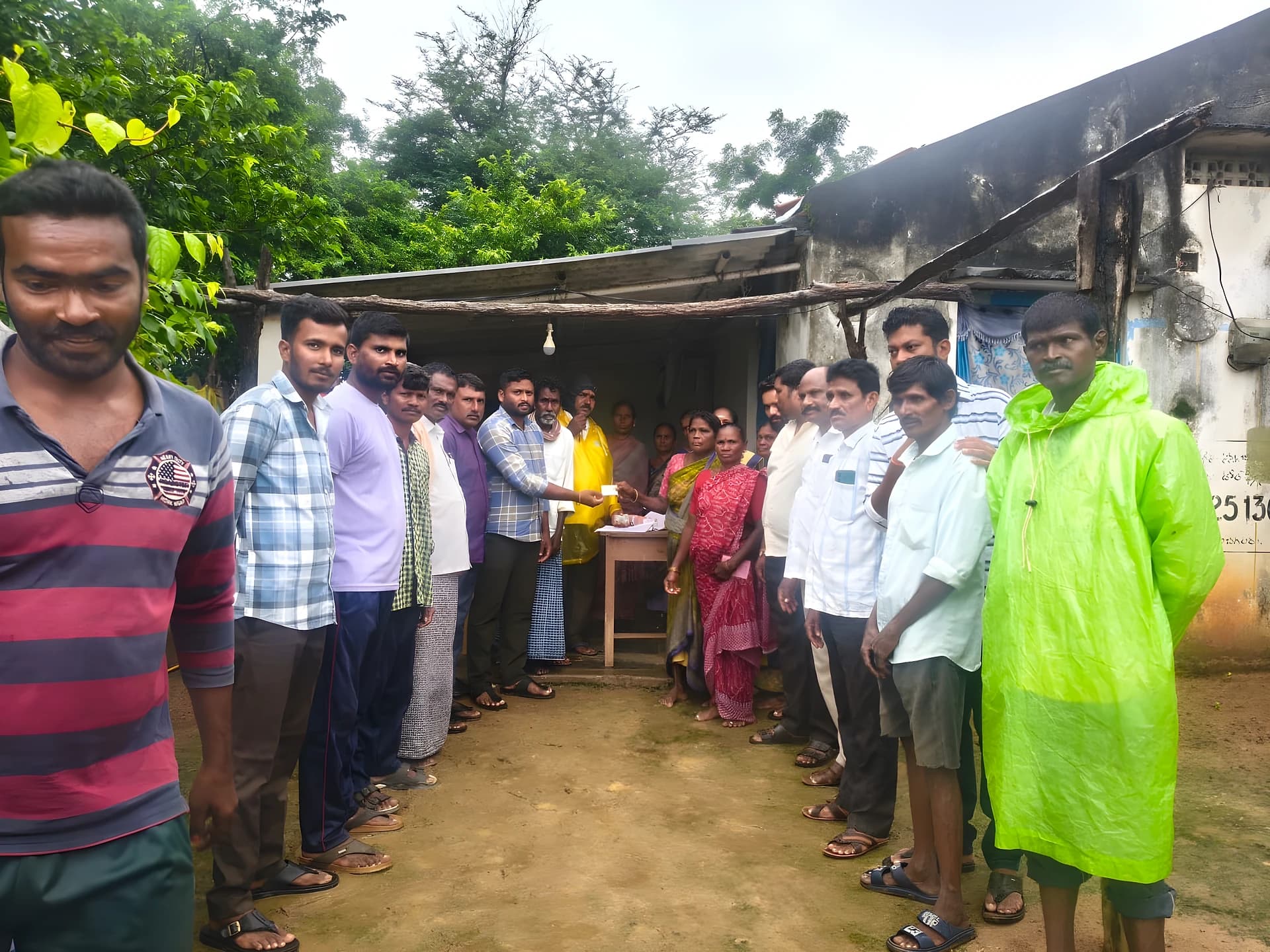 దబ్బిర్పేటలో స్మార్ట్ రేషన్ కార్డుల పంపిణీ