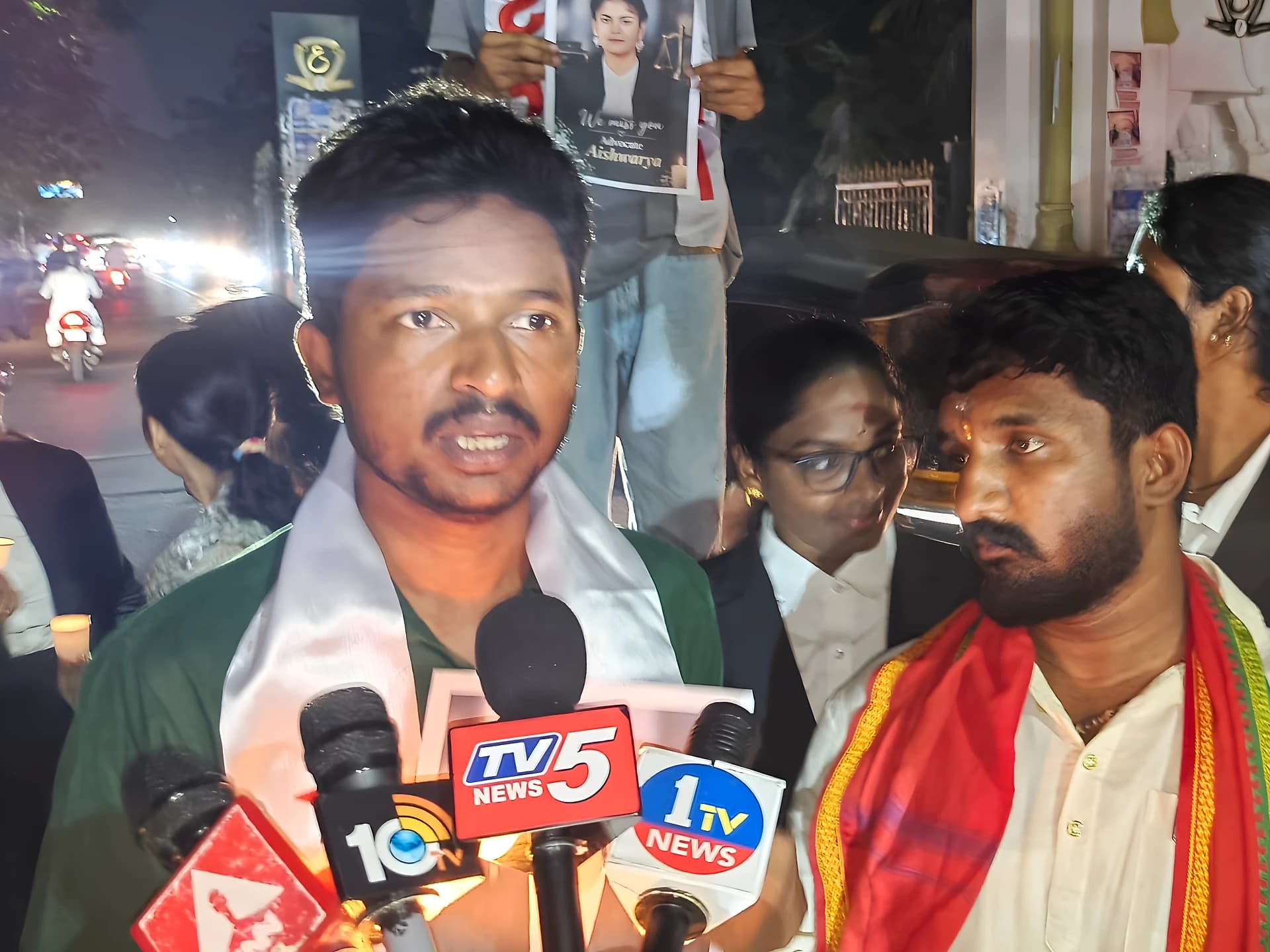 మెడికవర్ హాస్పిటల్పై చర్యలు తీసుకోవాలి : SFI
