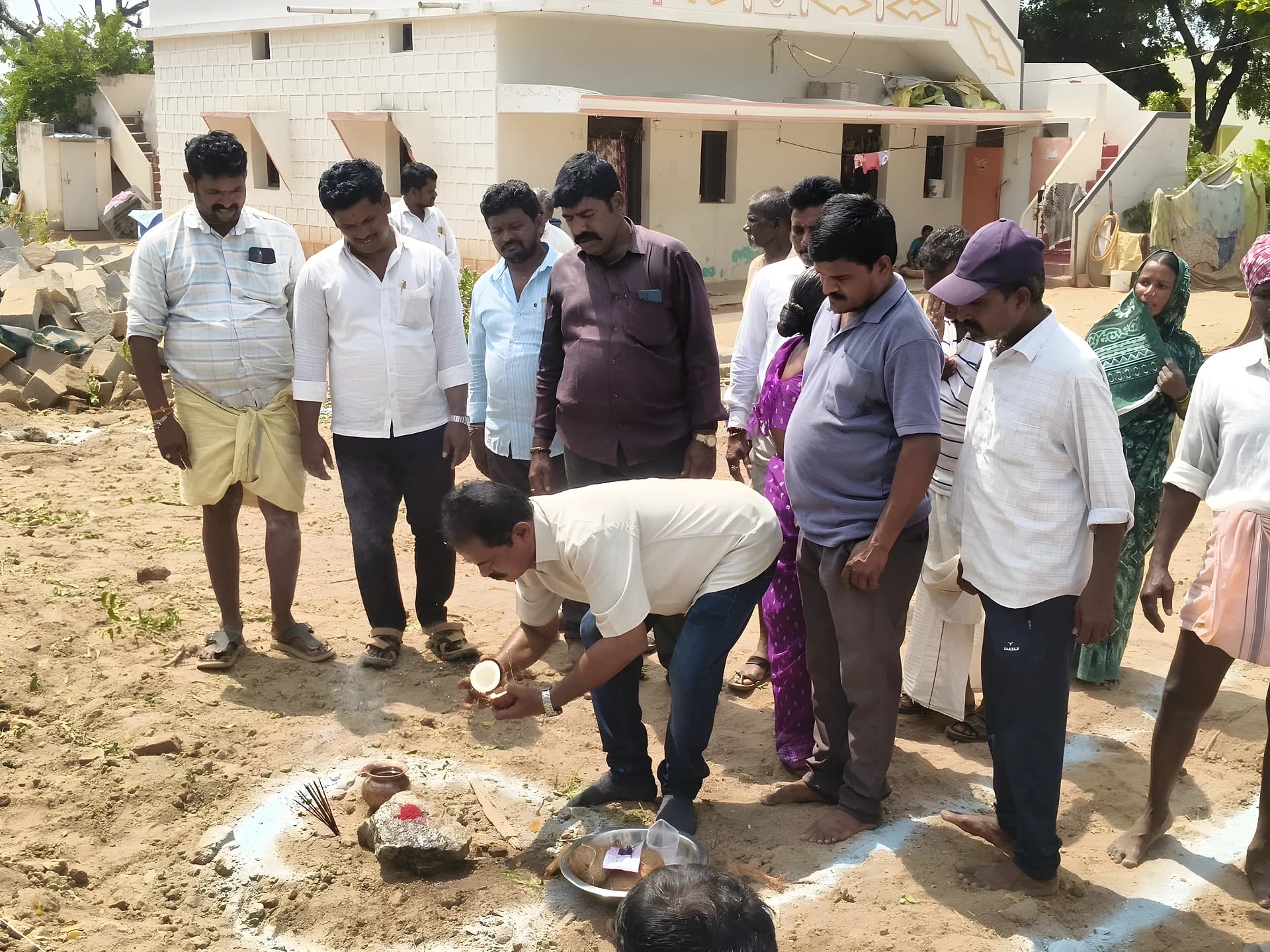 ఉందేకోడ్లో ఇందిరమ్మ ఇళ్లు