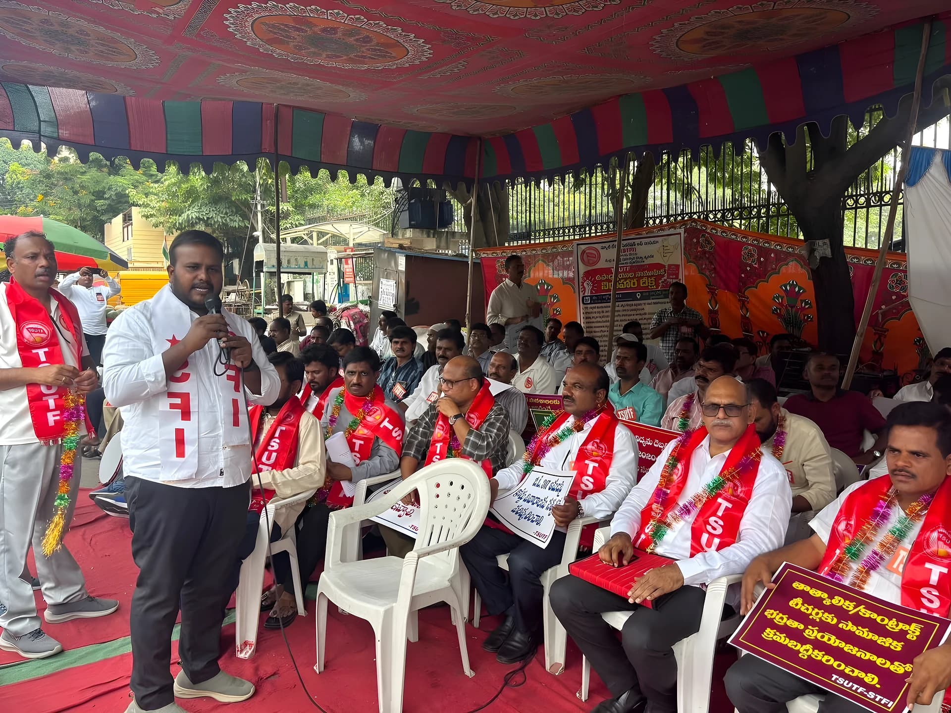 ఉపాధ్యాయుల నిరాహార దీక్షకు SFI సంఘీభావం