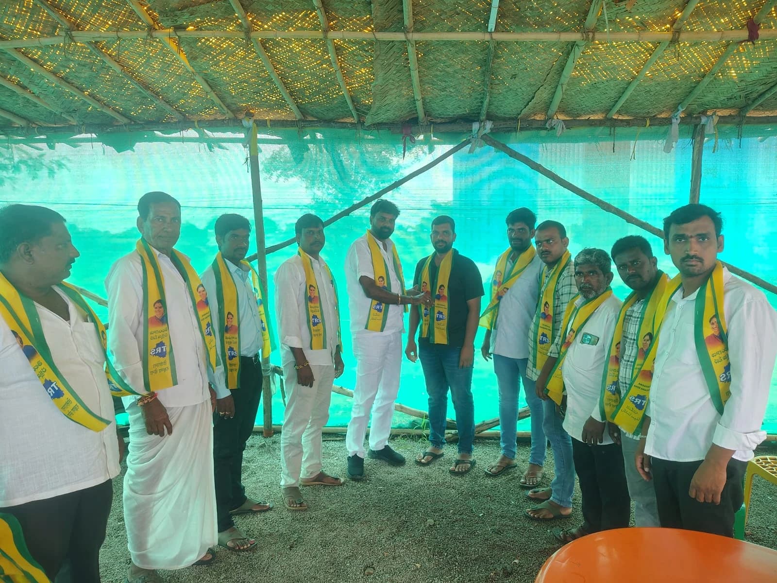 TRSలోకి BRS నేతలు