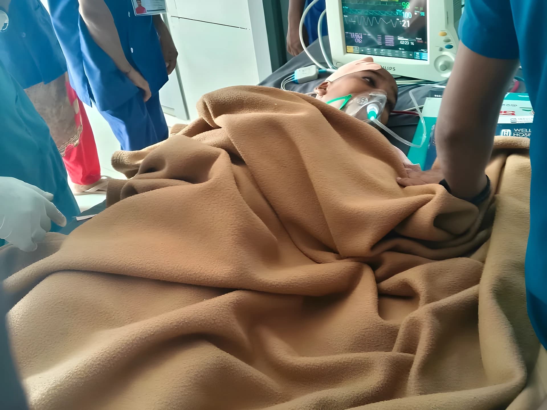 ఆ విద్యార్థినిని ఆదుకోండి ప్లీజ్...
