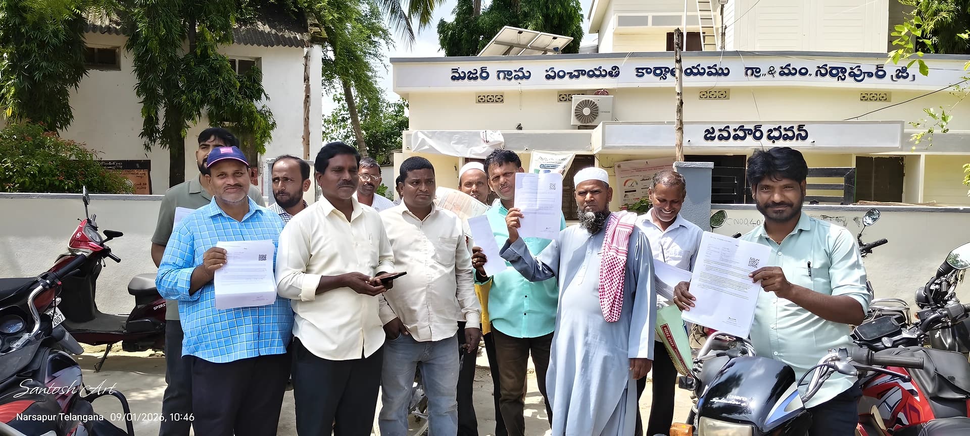 నోటీసులు ఇచ్చారు.. కానీ అధికారులే రాలేదు!