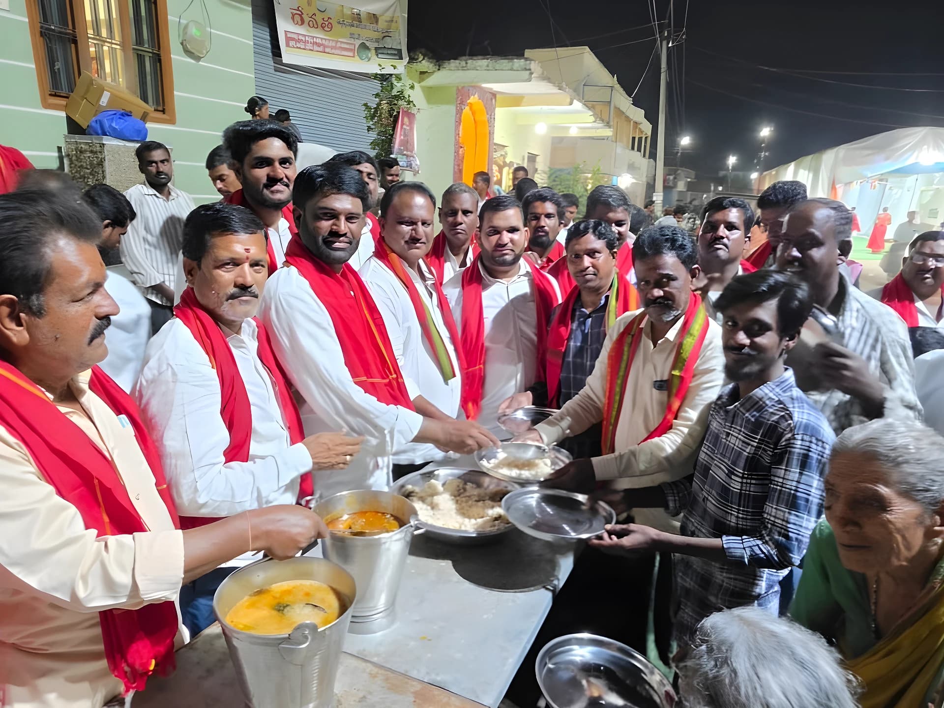 మతసామరస్యానికి ప్రతీక.. మార్కెట్ చైర్మన్!