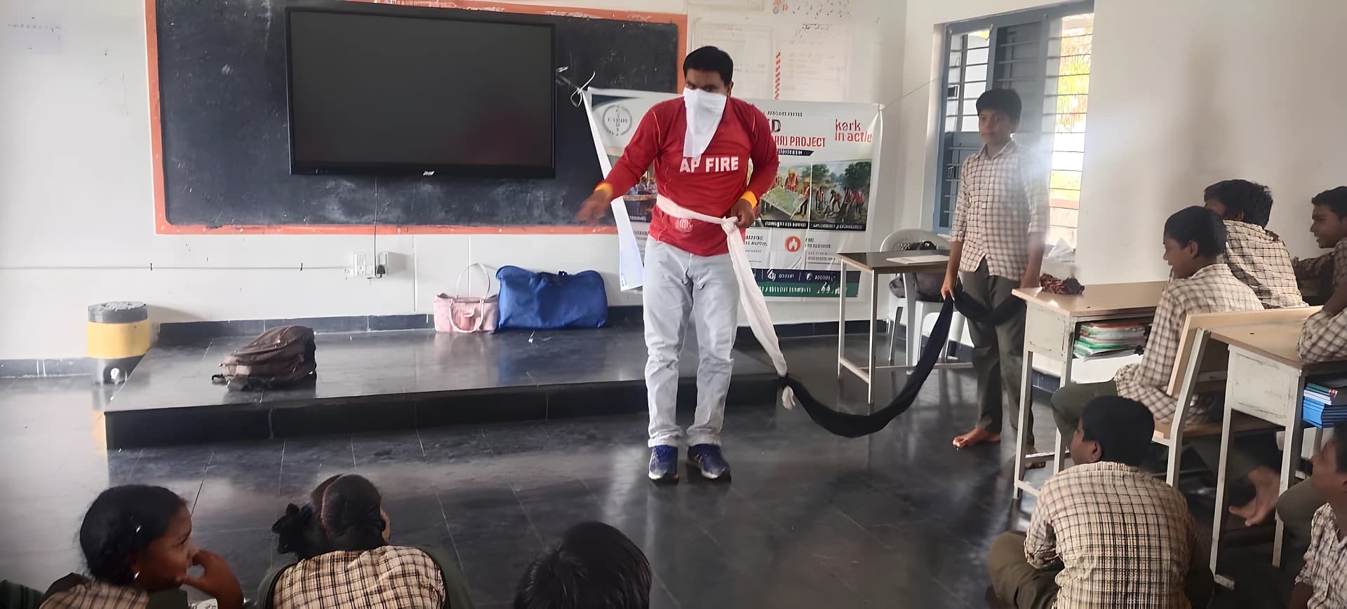 మంత్రిపాలెం స్కూల్లో విపత్తులపై అవగాహన-లైఫ్ సేవింగ్ టిప్స్!